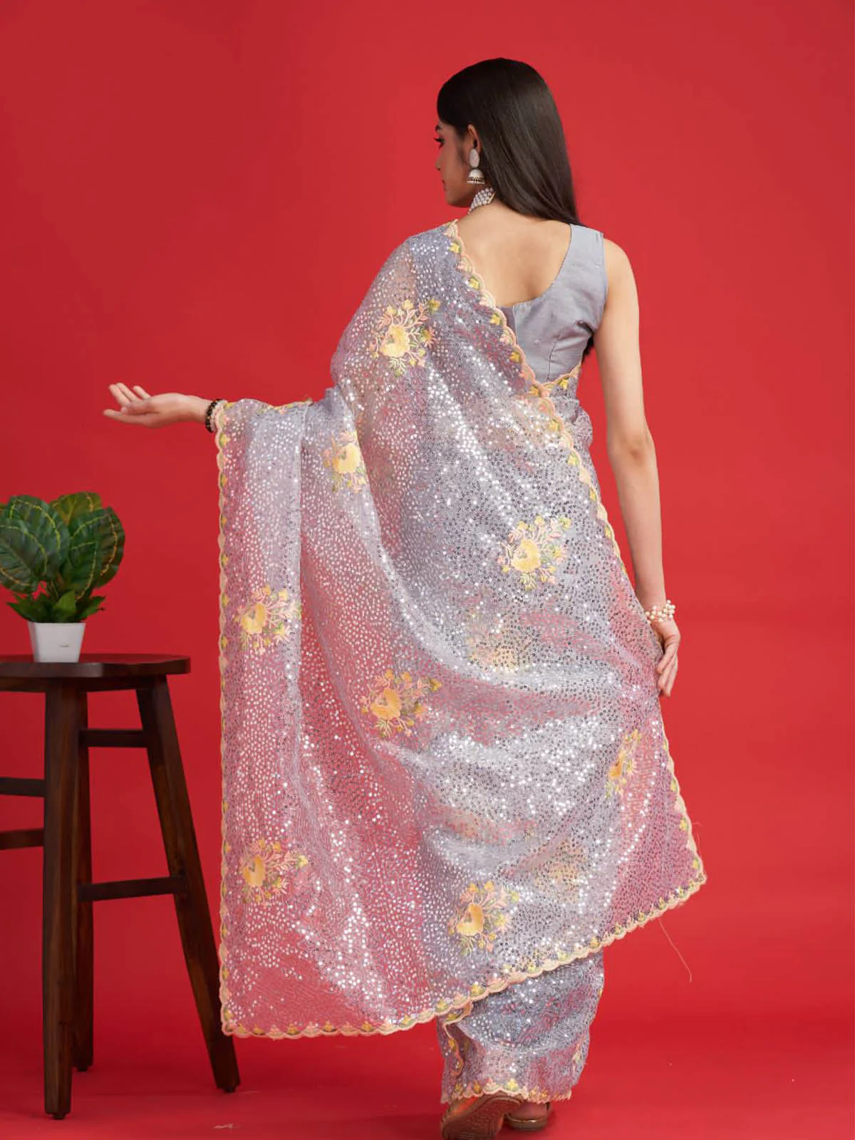 Odette Women Grey Organza Sequins Saree With Unstitched Blouse - Image 4