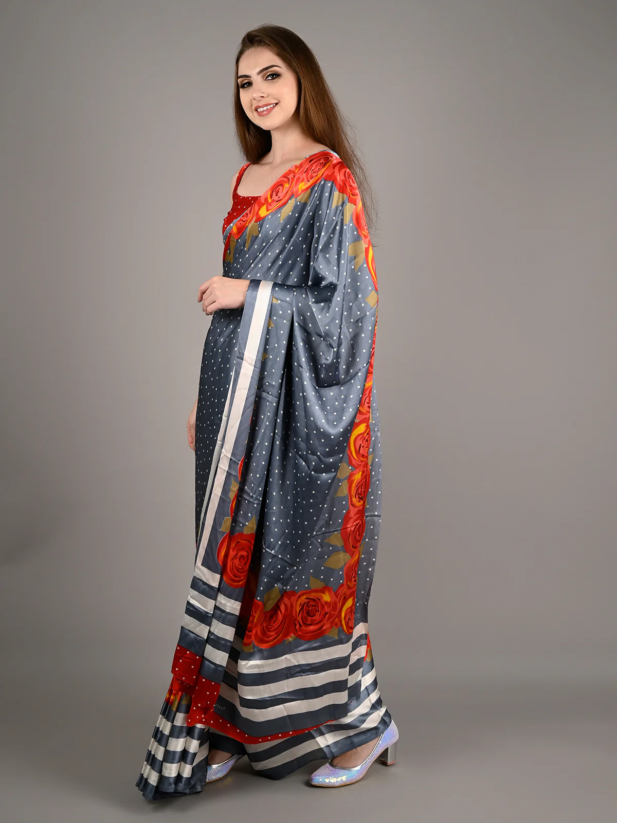 Odette Women Grey Satin Crepe Polka Dots Saree With Unstitched Blouse - Image 2