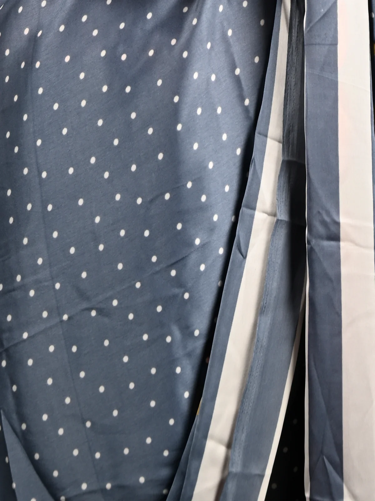 Odette Women Grey Satin Crepe Polka Dots Saree With Unstitched Blouse - Image 4
