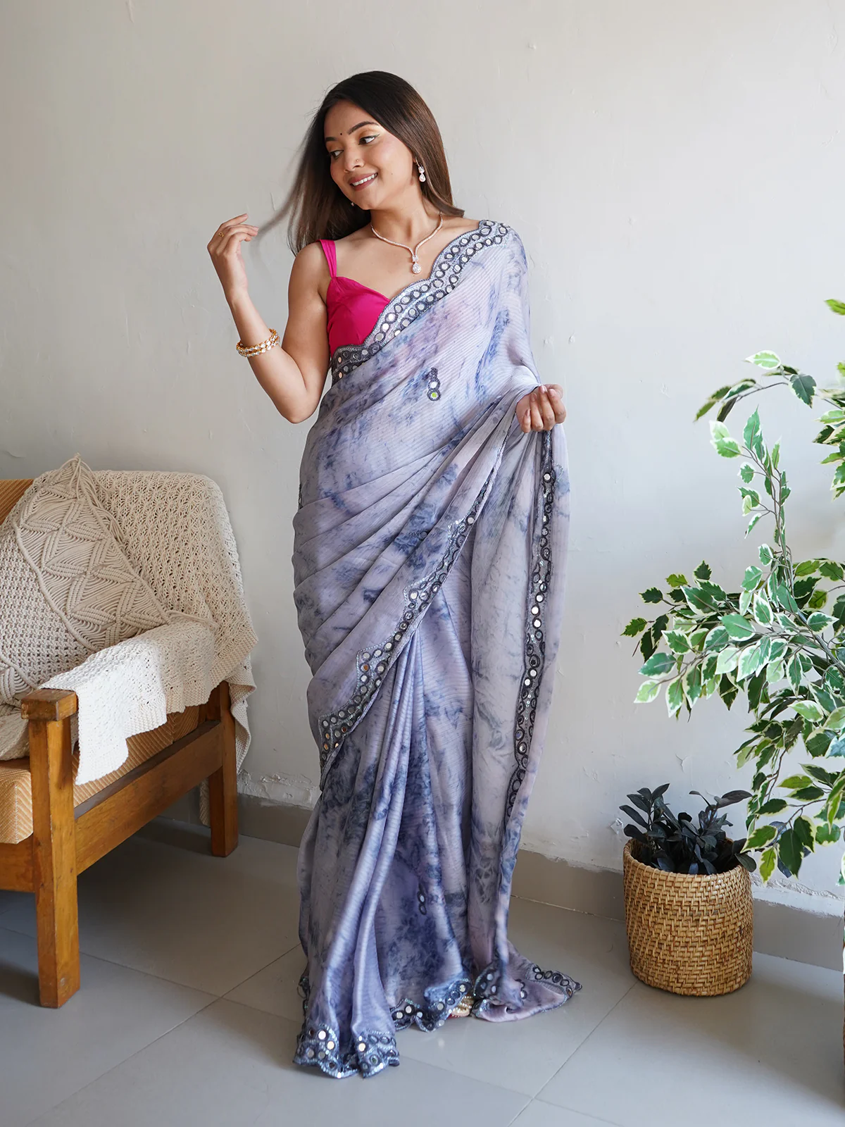 Odette Women Grey Satin Georgette Prism Print Saree With Unstitched Blouse - Image 2