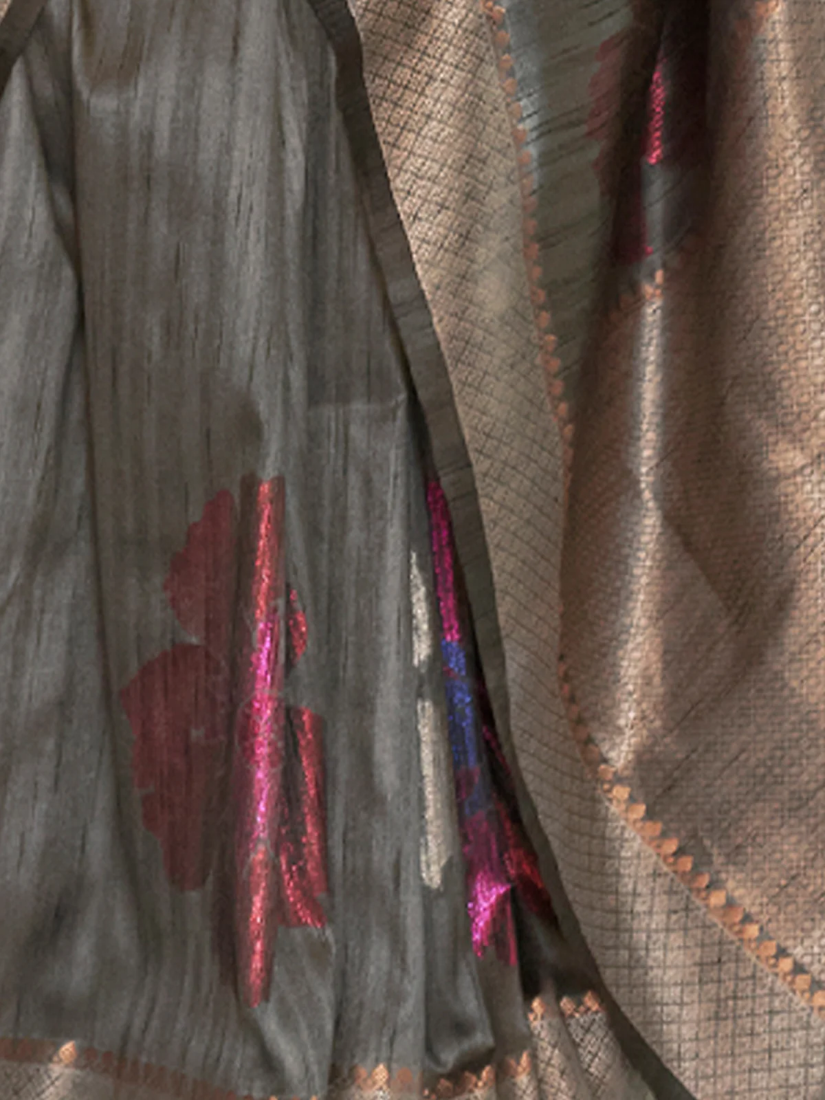 Odette Women Grey Silk Blend Woven Saree With Unstitched Blouse - Image 3
