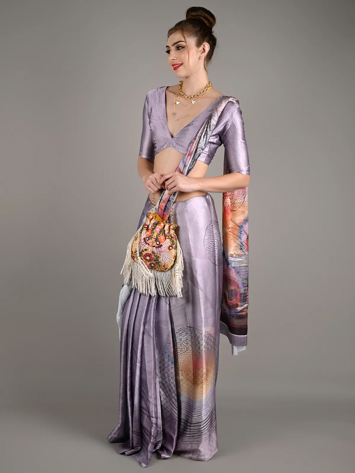 Odette Women Grey Soft Crepe Digital Print Saree With Unstitched Blouse - Image 2