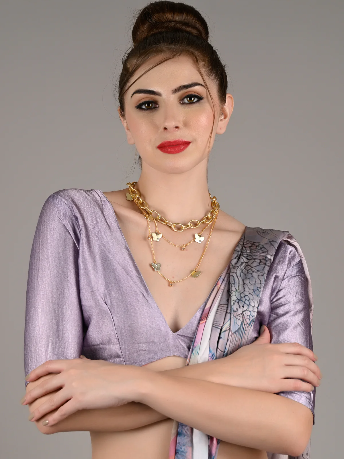 Odette Women Grey Soft Crepe Digital Print Saree With Unstitched Blouse - Image 3
