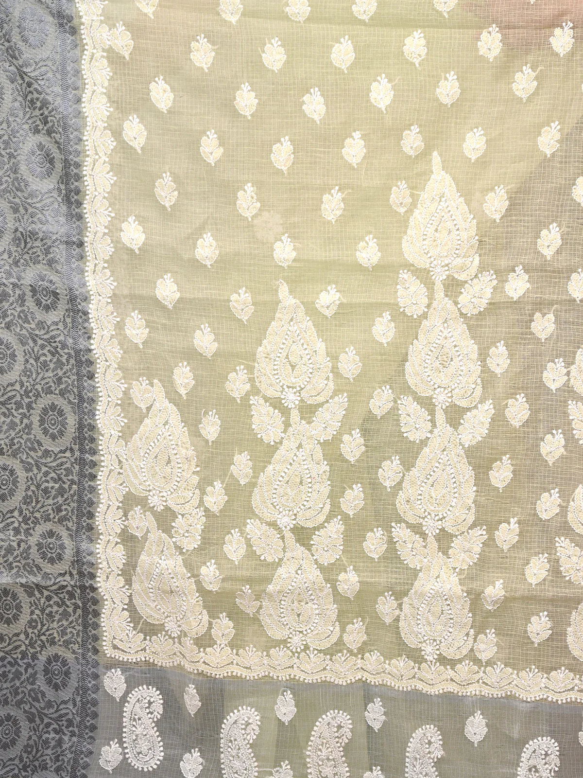 Odette Women Green Chequered Voile Chikankari Embroidered Saree With Unstitched Blouse - Image 5