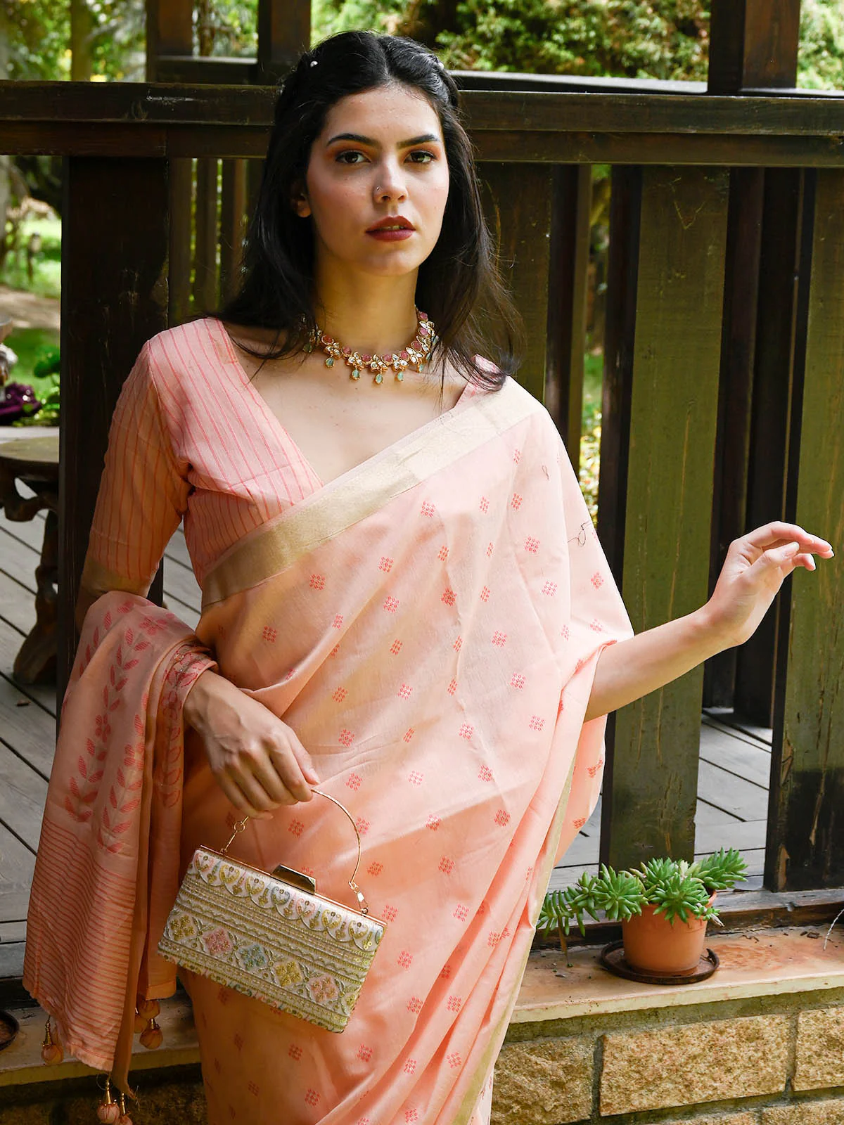 Odette Women Peach Viscose Woven Saree With Unstitched Blouse - Image 4