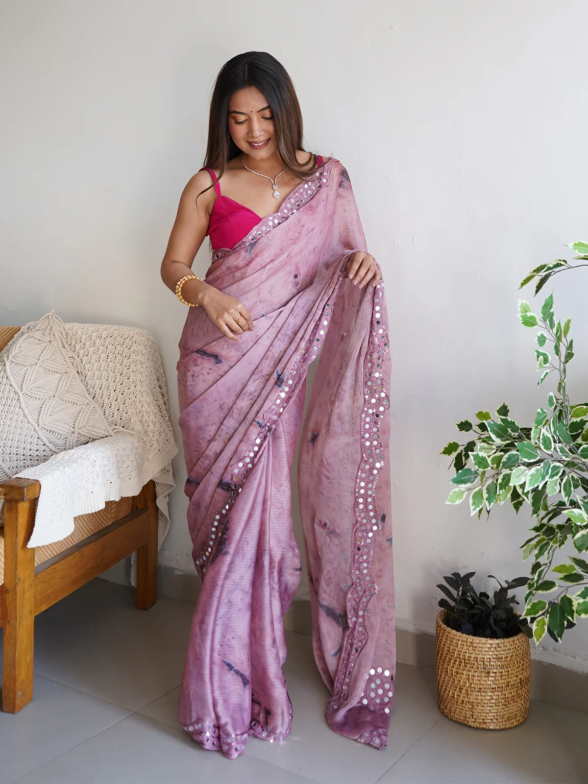 Odette Women Lilac Satin Georgette Prism Print Saree With Unstitched Blouse - Image 4