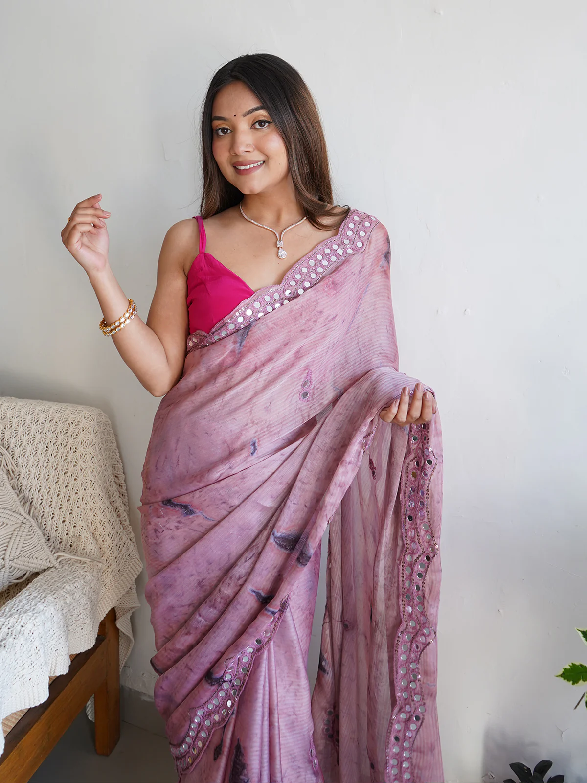 Odette Women Lilac Satin Georgette Prism Print Saree With Unstitched Blouse - Image 5