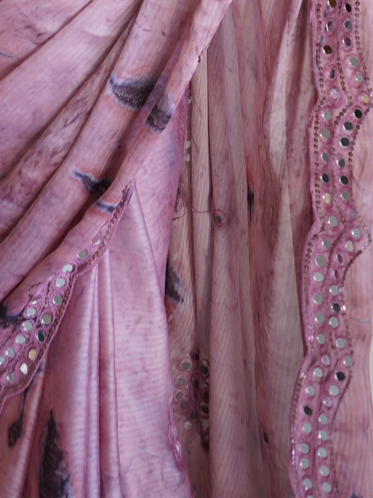 Odette Women Lilac Satin Georgette Prism Print Saree With Unstitched Blouse - Image 7