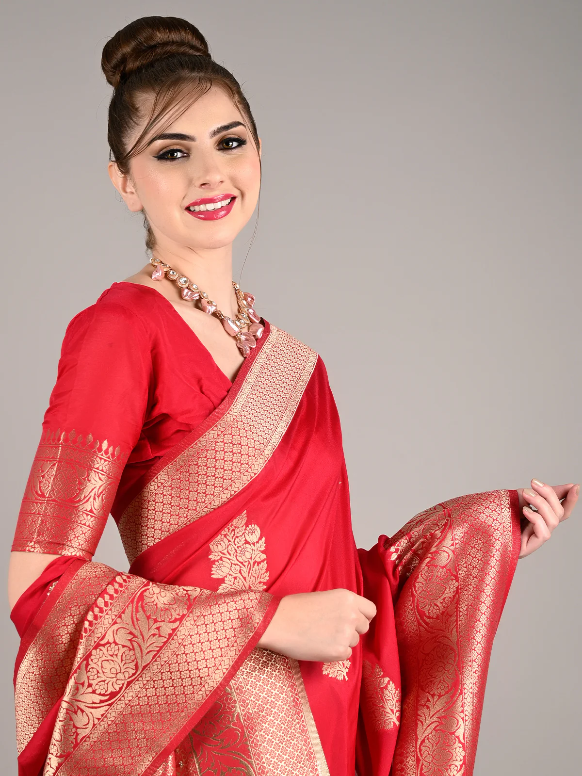 Odette Women Pink Nylon Woven Saree With Unstitched Blouse - Image 3