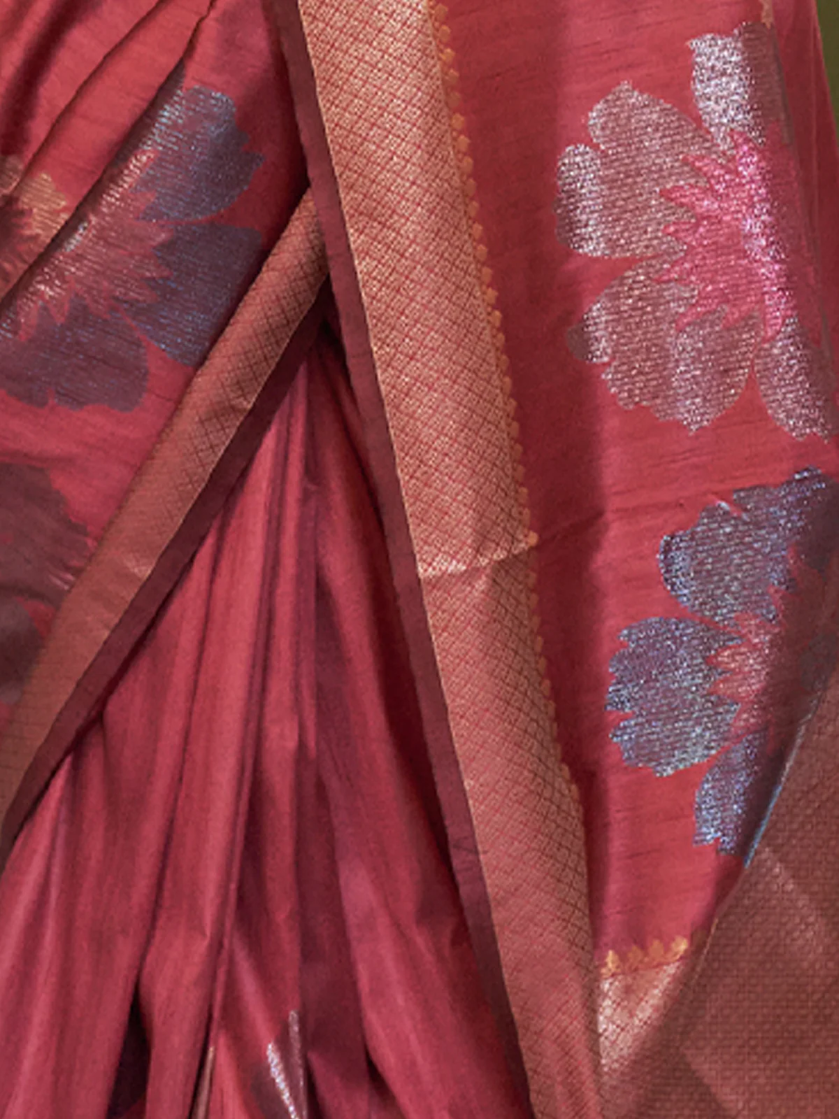 Odette Women Maroon Silk Blend Woven Saree With Unstitched Blouse - Image 3