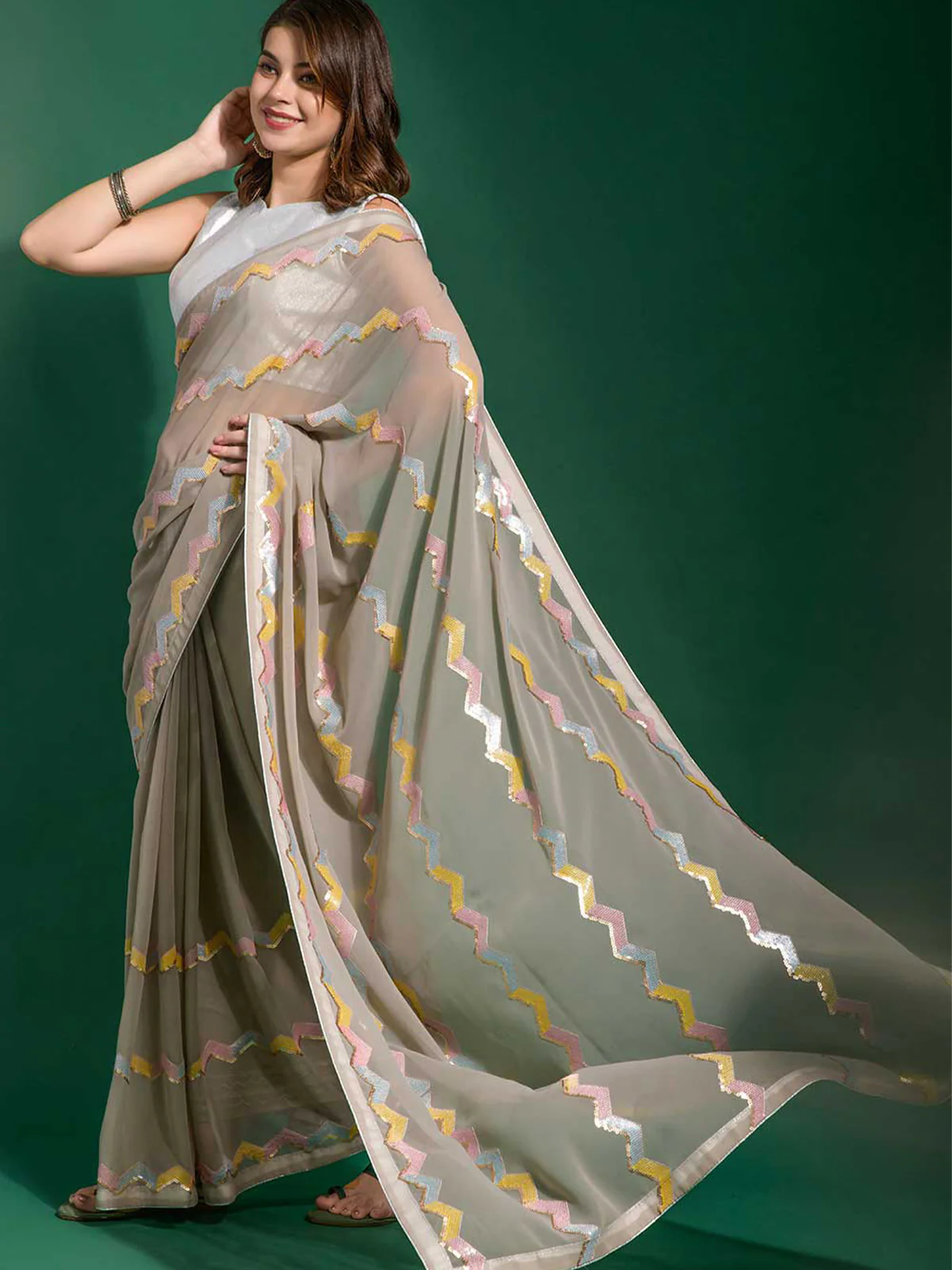 Odette Women Grey Poly Georgette Saree With Blouse Piece - Image 2