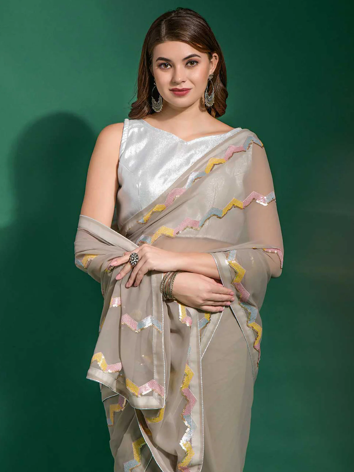 Odette Women Grey Poly Georgette Saree With Blouse Piece - Image 3