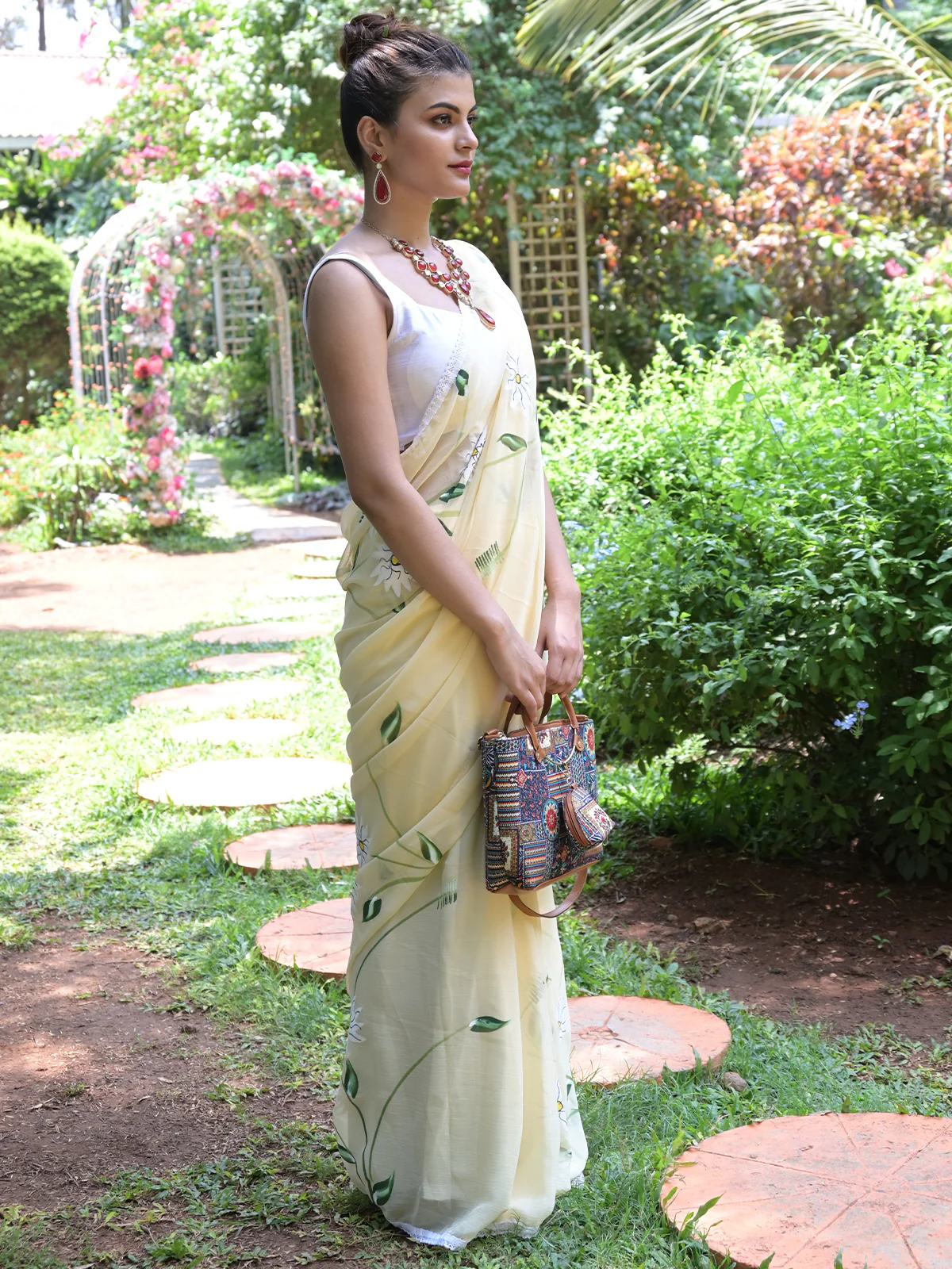 Odette Beige Printed Chiffon Saree with Unstitched Blouse for Women - Image 2