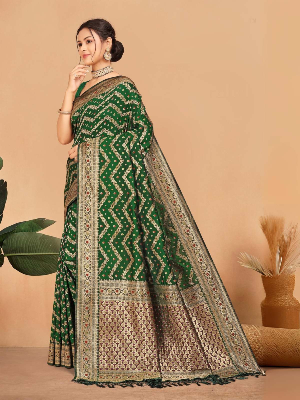 Odette Green Woven Banasari Silk Saree With Unstitched Blouse for Women - Image 2