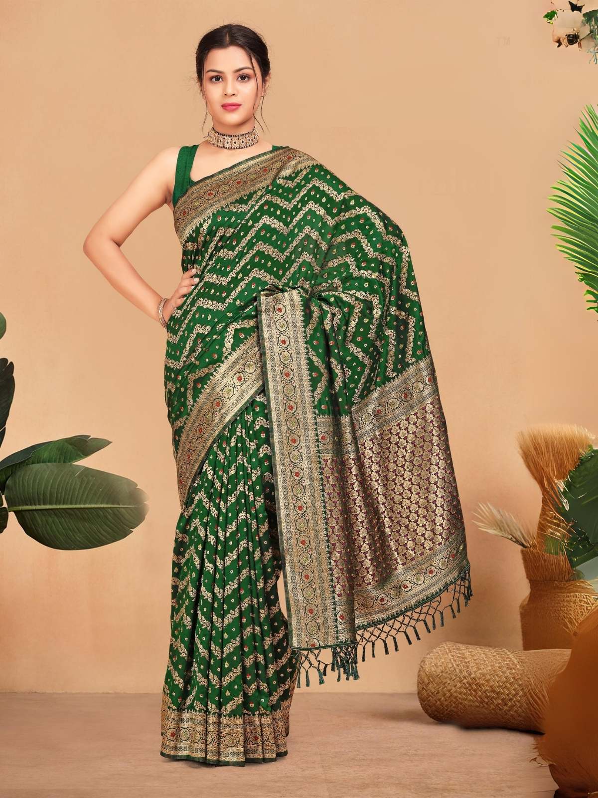Odette Green Woven Banasari Silk Saree With Unstitched Blouse for Women - Image 3