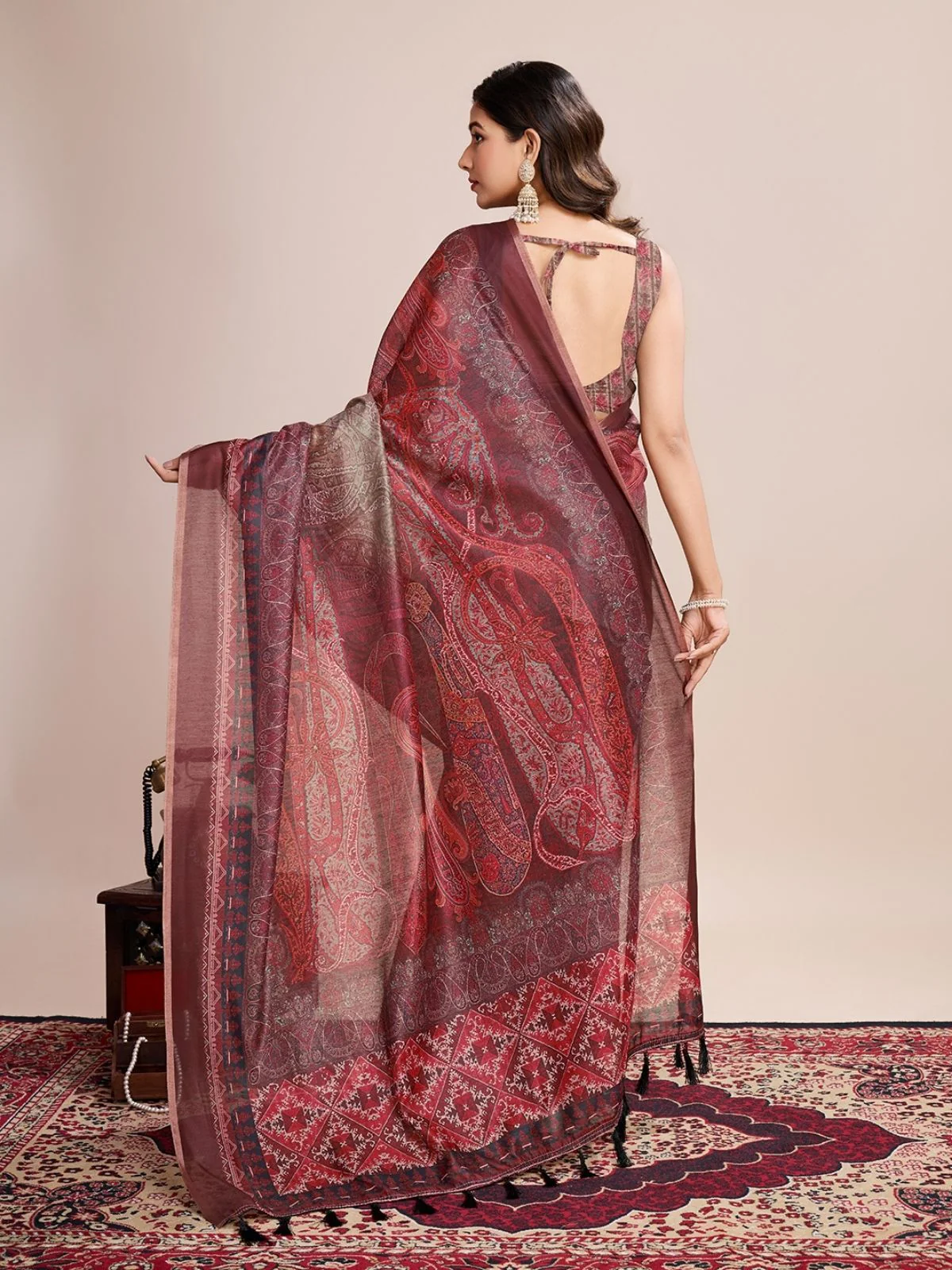 Odette Beige And Maroon Linen Printed Saree With Unstitched Blouse For Women - Image 2
