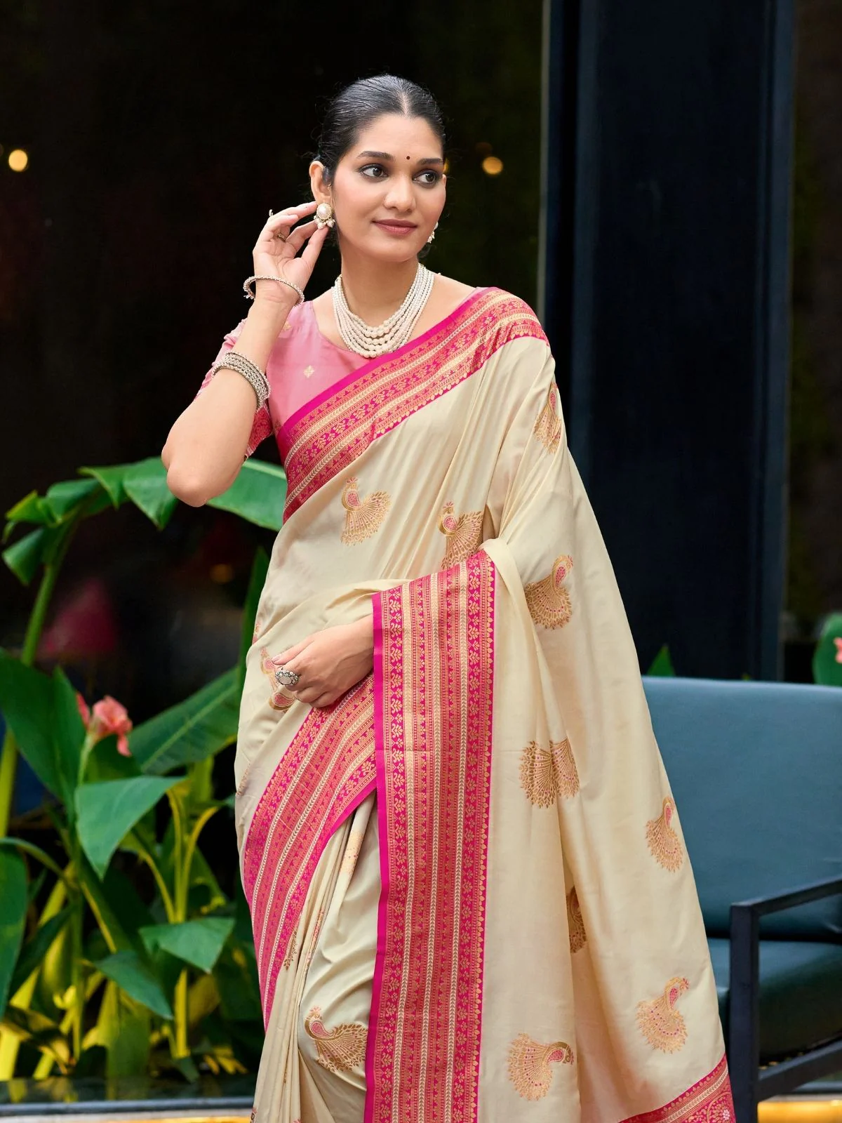 Odette Beige And Pink Silk Zari Woven Saree For Women - Image 4