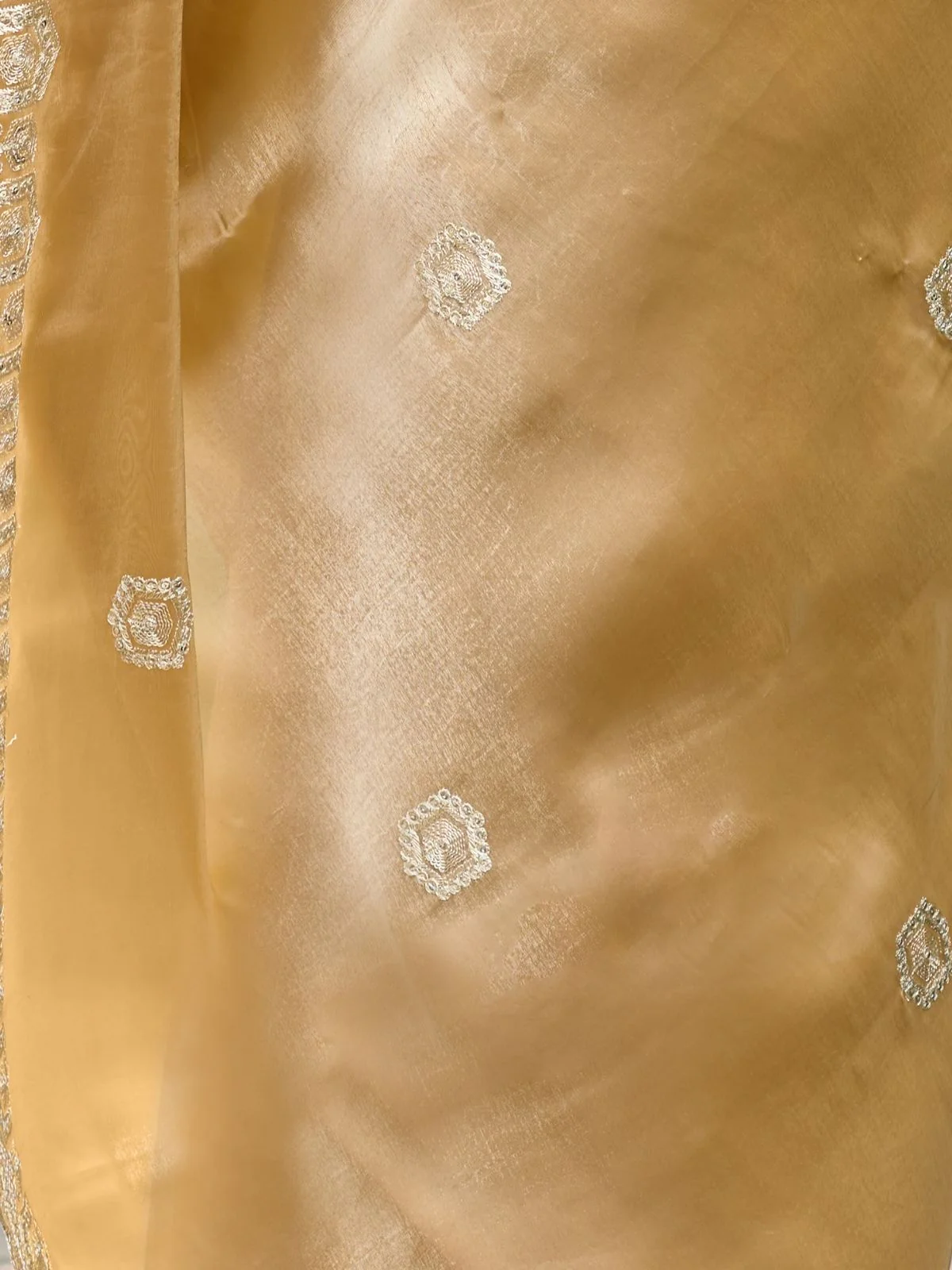 Odette Beige Chiffon Embellished Saree For Women - Image 5