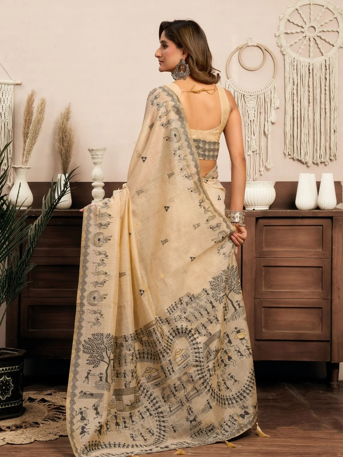 Odette Beige Cotton Blend Printed Saree For Women - Image 4