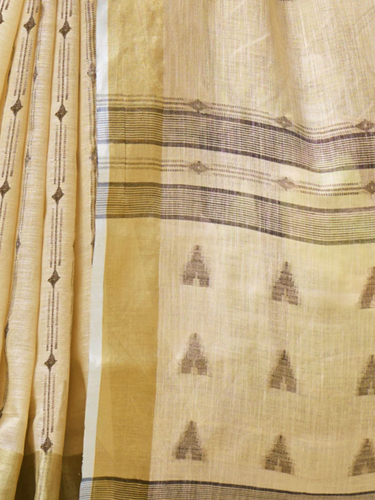 Odette Beige Woven Saree With Unstitched Blouse For Women - Image 3