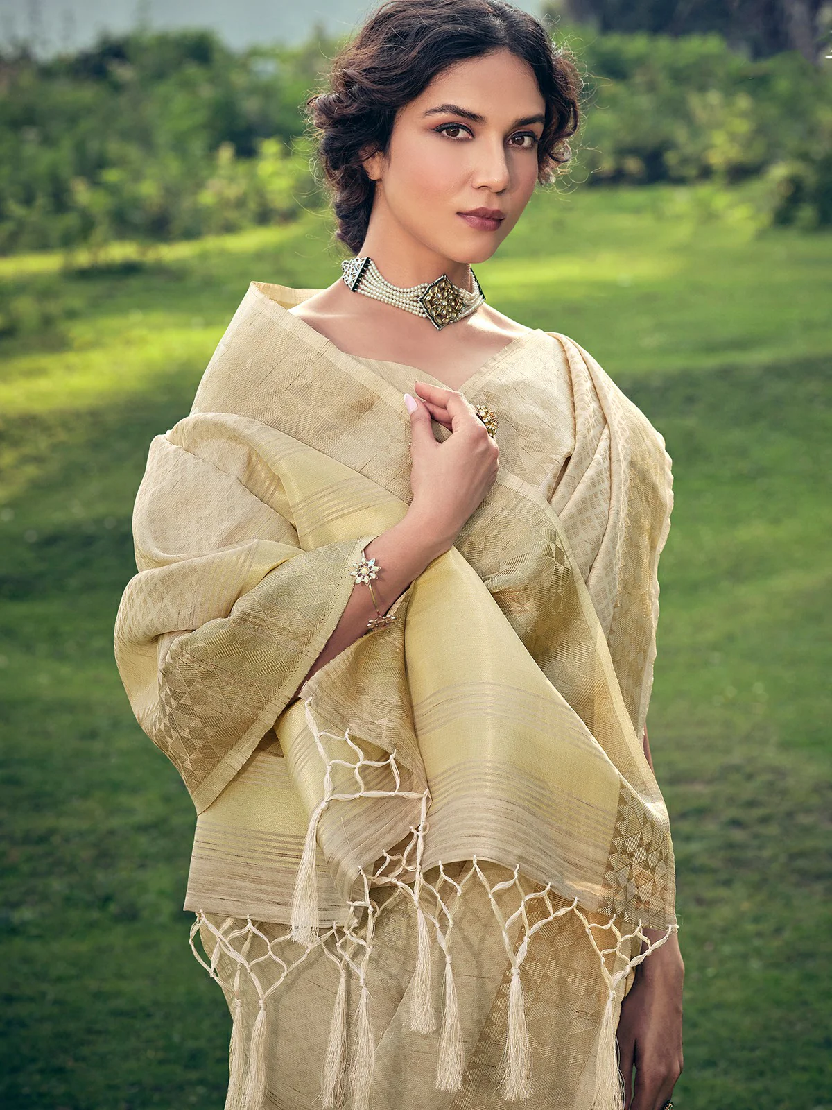 Odette Beige Linen Tissue Saree for Women With Unstitched Blouse - Image 3