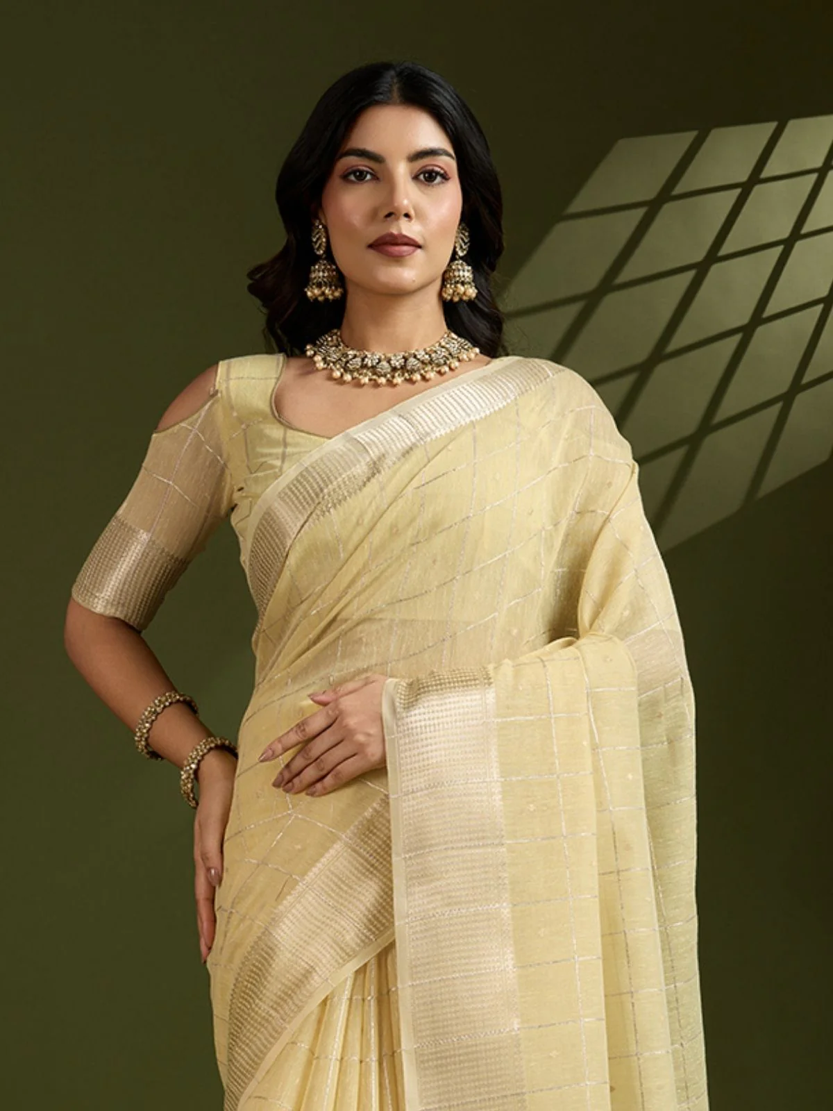 Odette Beige Silk Blend Woven Checked Saree For Women - Image 4