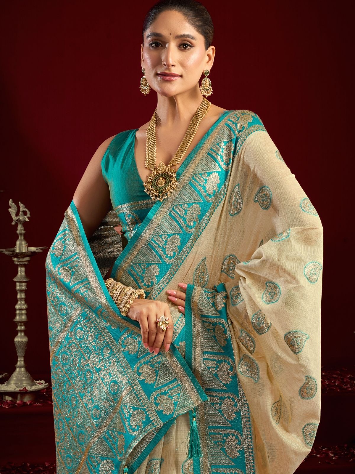 Odette Beige Silk Blend Woven Saree For Women - Image 5