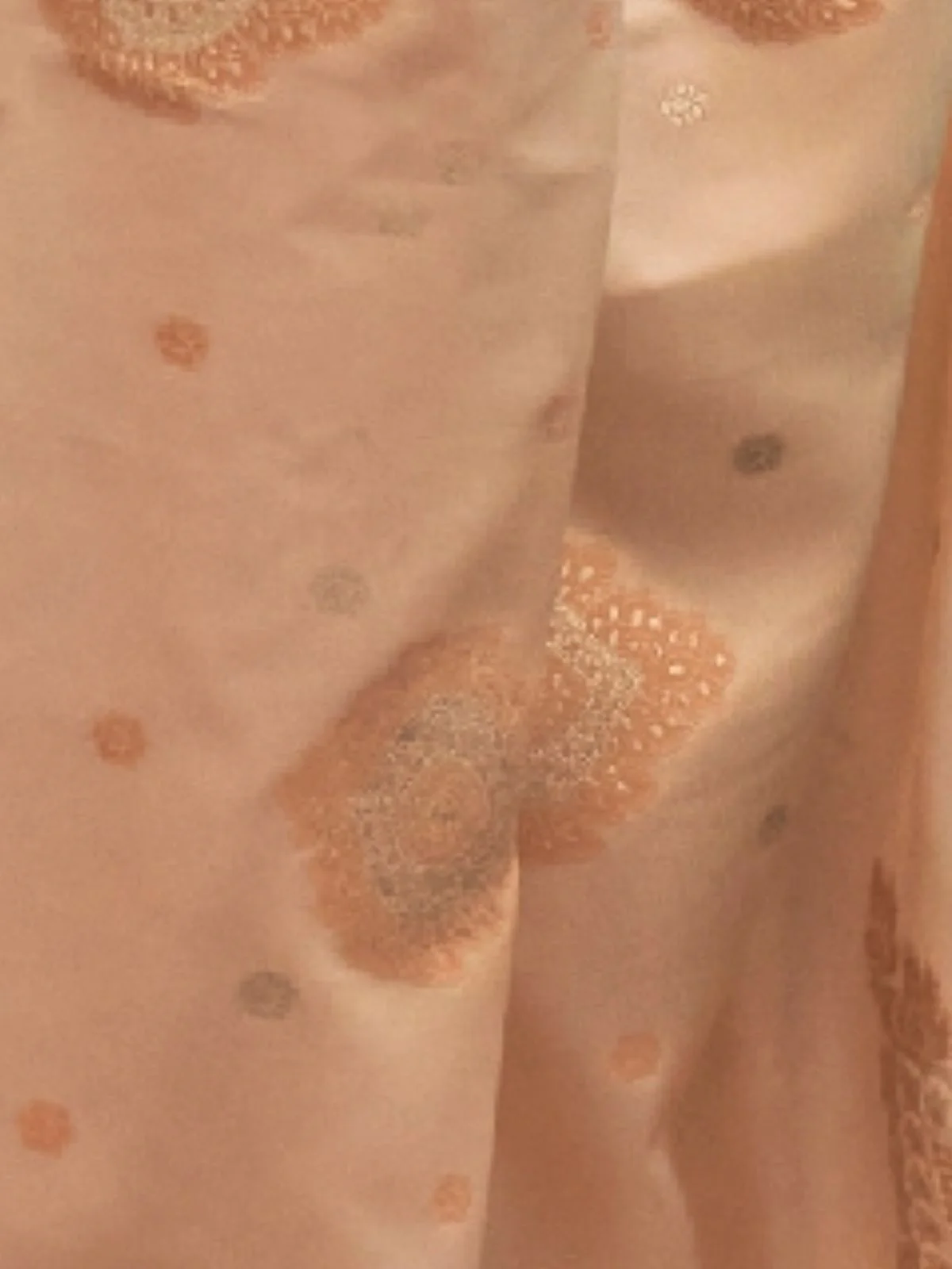 Odette Beige Silk Blend Woven Saree With Unstitched Blouse for Women - Image 3