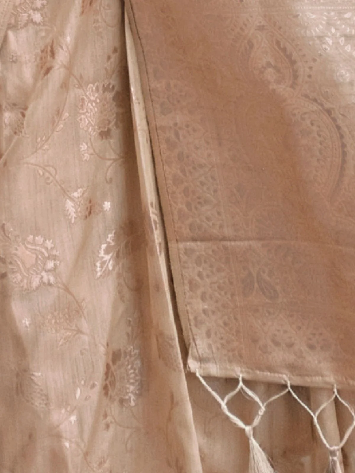 Odette Beige Silk Blend Woven Saree With Unstitched Blouse For Women - Image 3