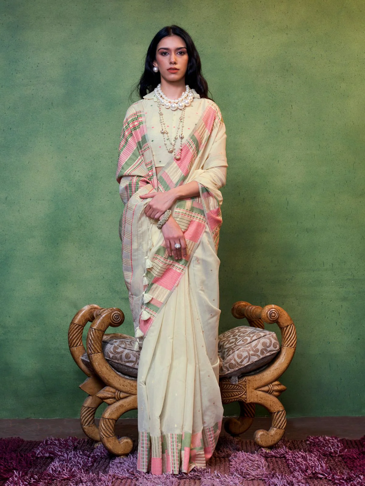 Odette Beige Silk Blend Woven Saree With Unstitched Blouse For Women - Image 2