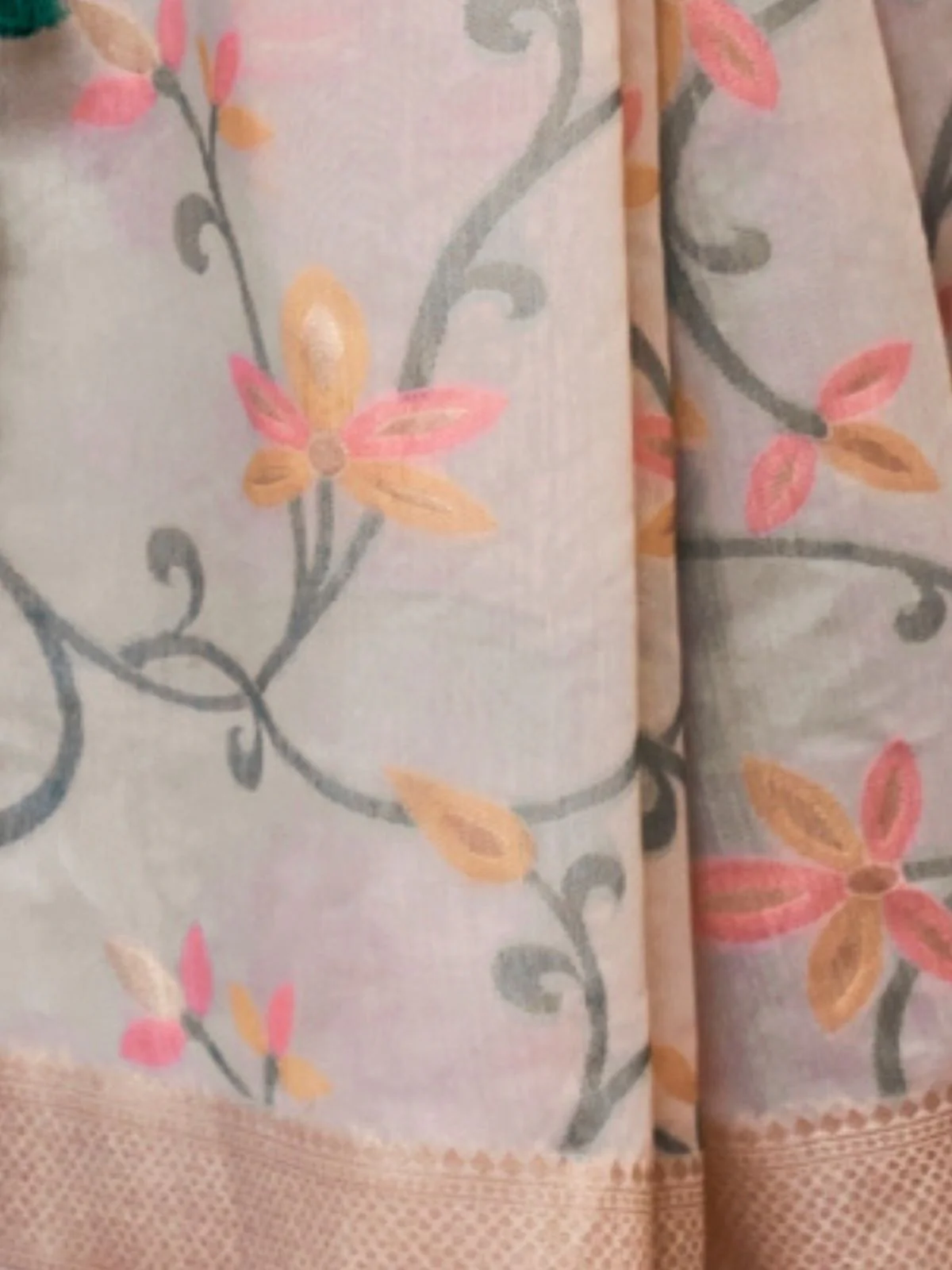 Odette Beige Silk Blend Woven Saree With Unstitched Blouse For Women - Image 3