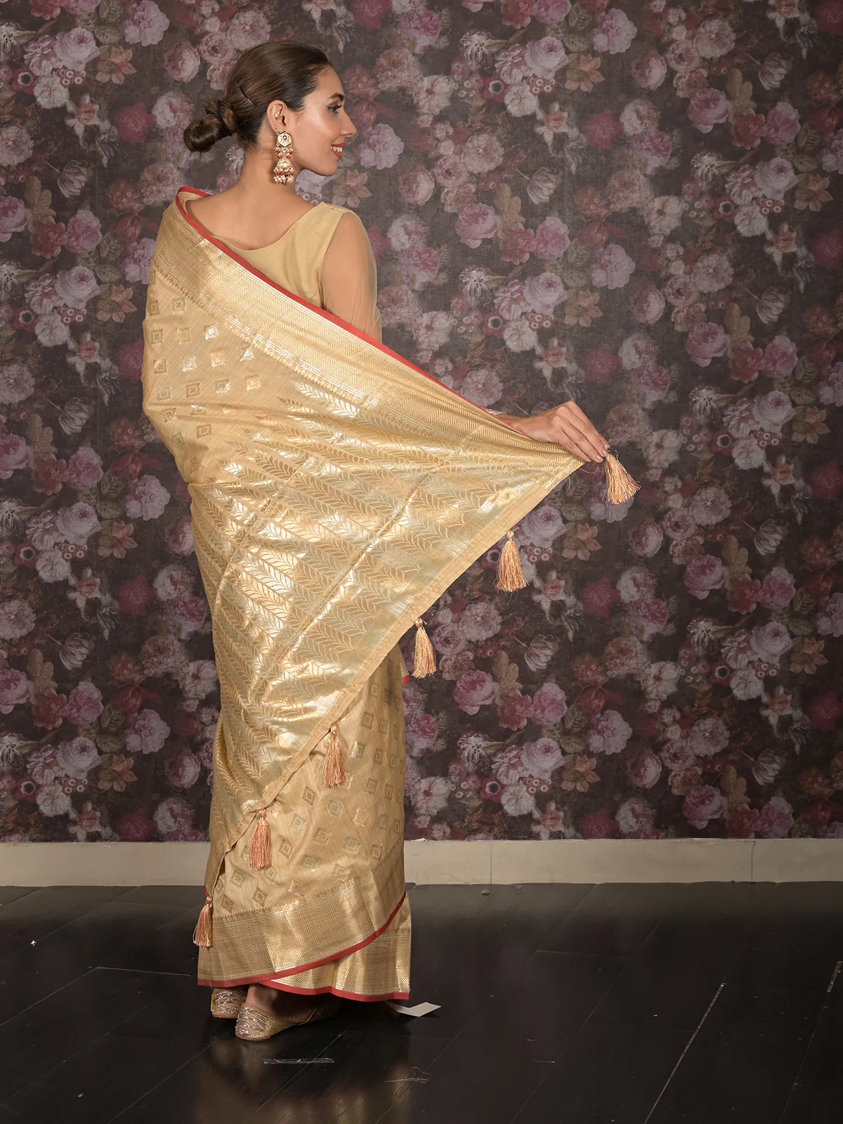 Odette Beige Silk Blend Woven Saree with Unstitched Blouse for Women - Image 4