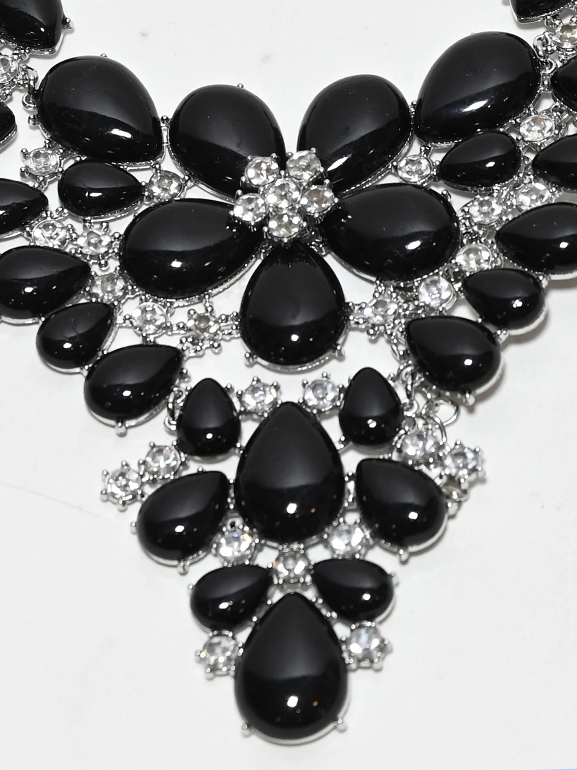 Odette Black Alloy Kundan And Stone Neckpiece For Women - Image 4