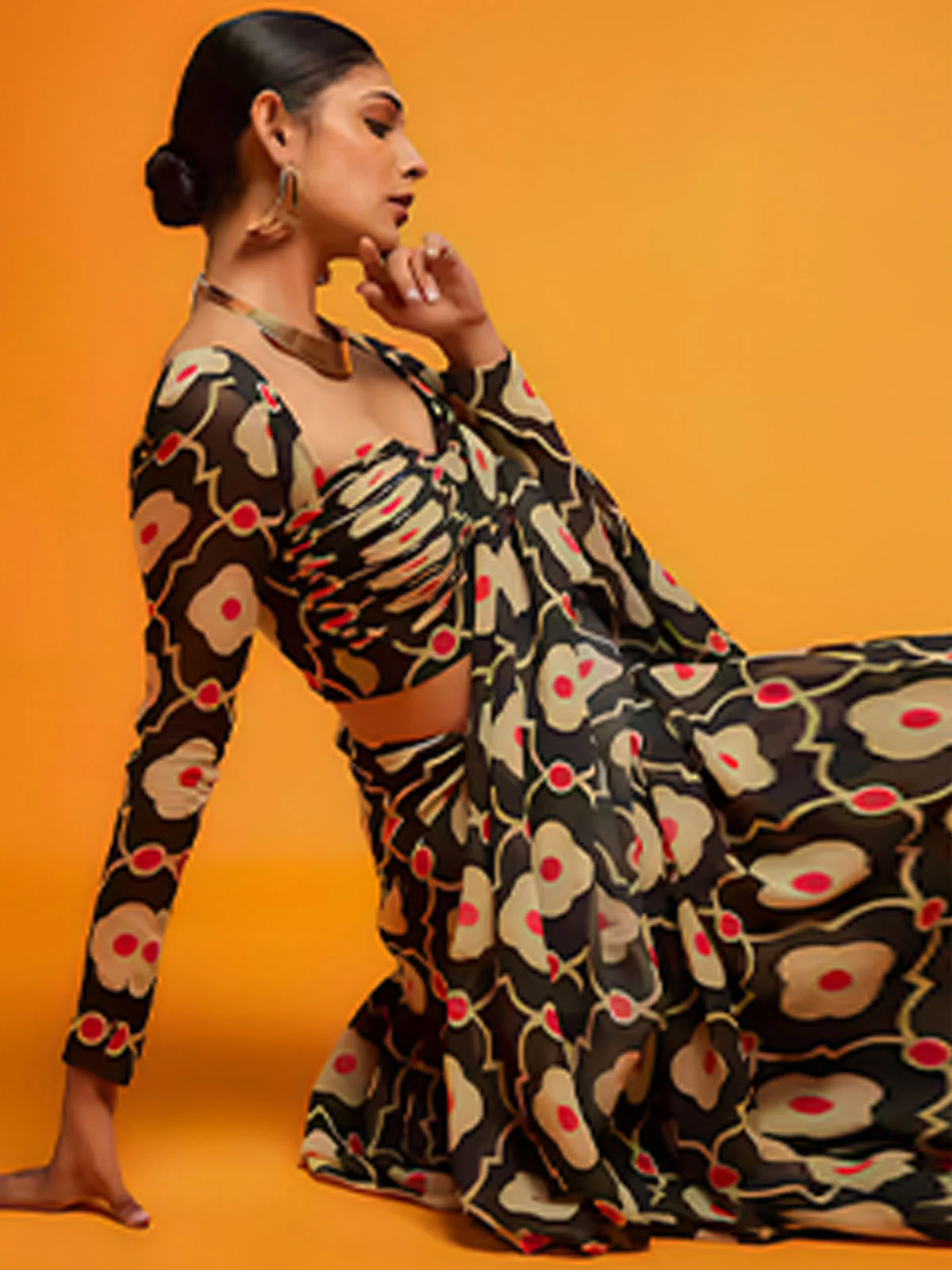 Odette Black And Beige Satin Printed Saree With Unstitched Blouse For Women - Image 2