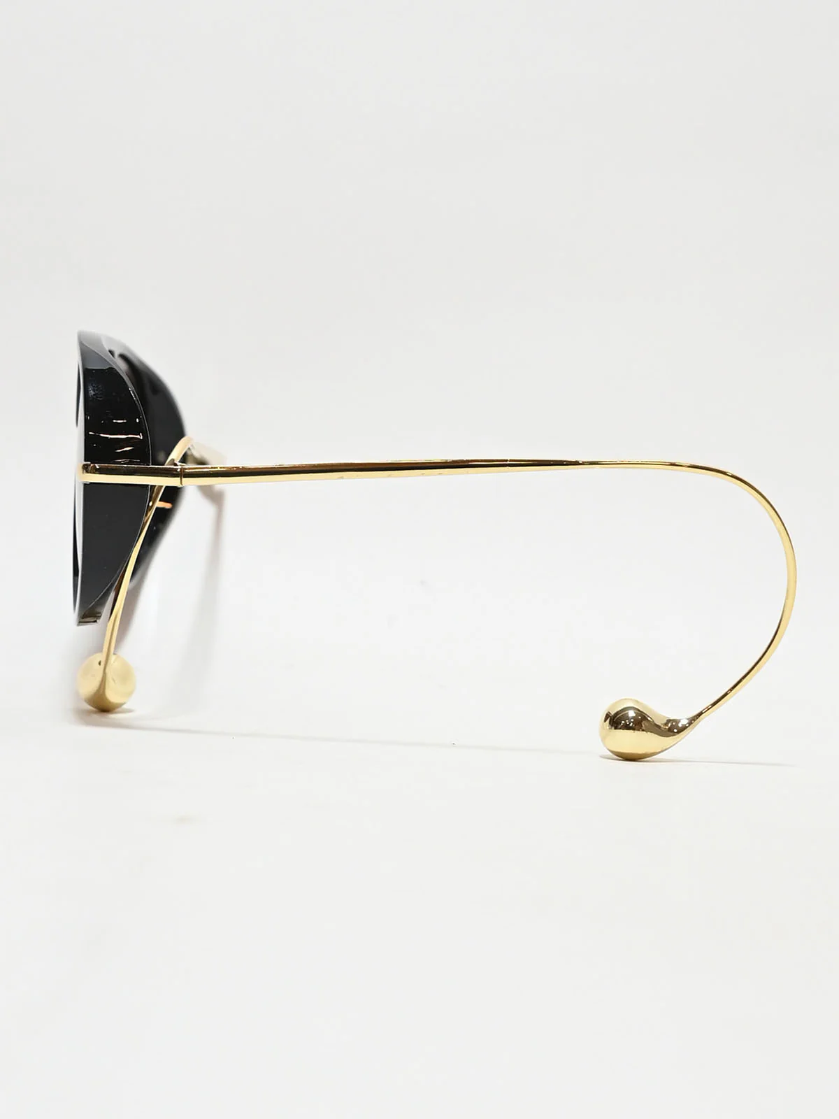 Odette Black And Golden Acrylic Solid Sunglasses For Women - Image 4