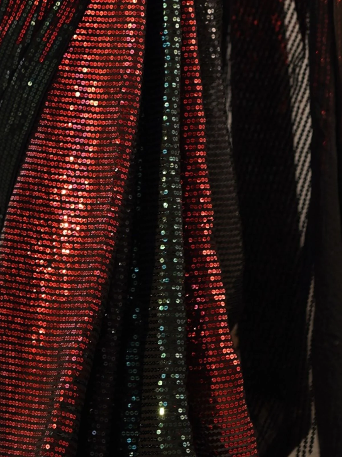 Odette Black And Red Georgette Embellished Saree With Unstitched Blouse For Women - Image 5