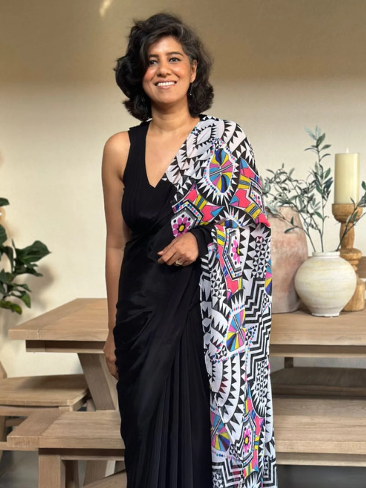 Odette Black And White Georgette Printed Saree For Women - Image 4