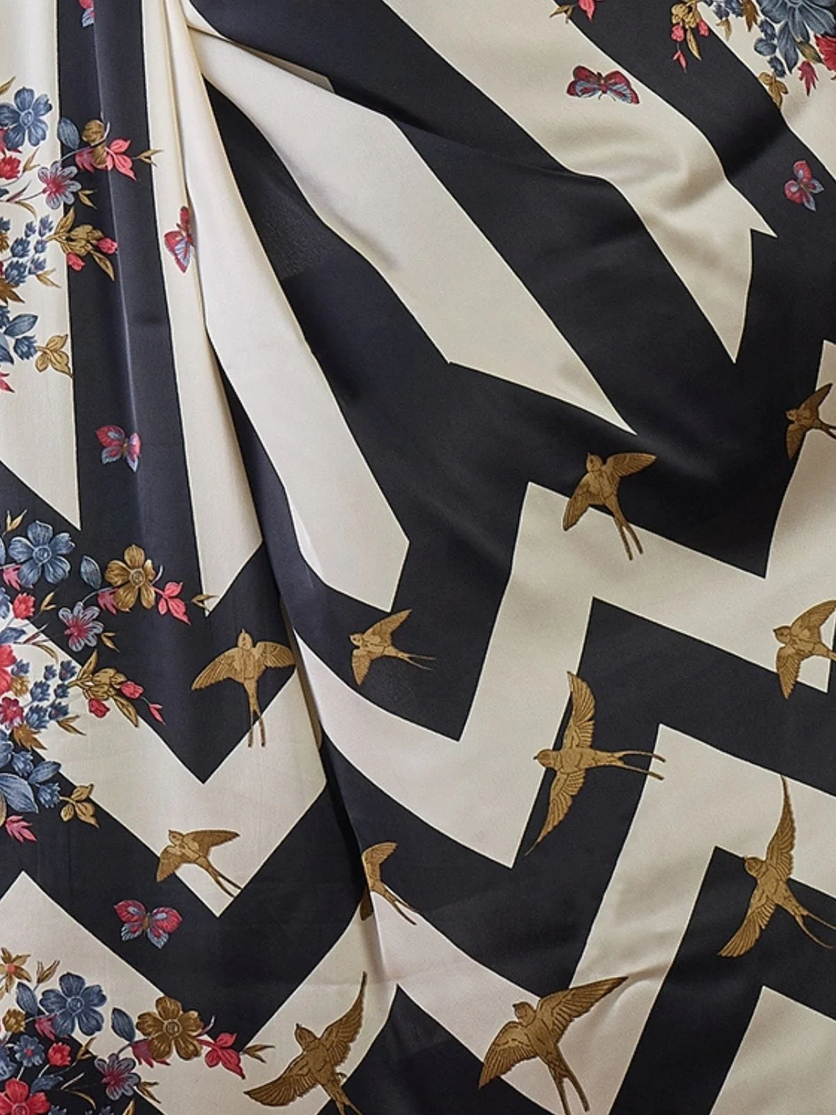 Odette Black And White Silk Blend Printed Elegant Saree For Women - Image 6