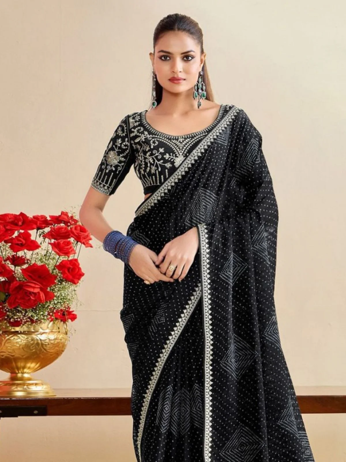 Odette Black Chiffon Embellished Saree For Women - Image 2