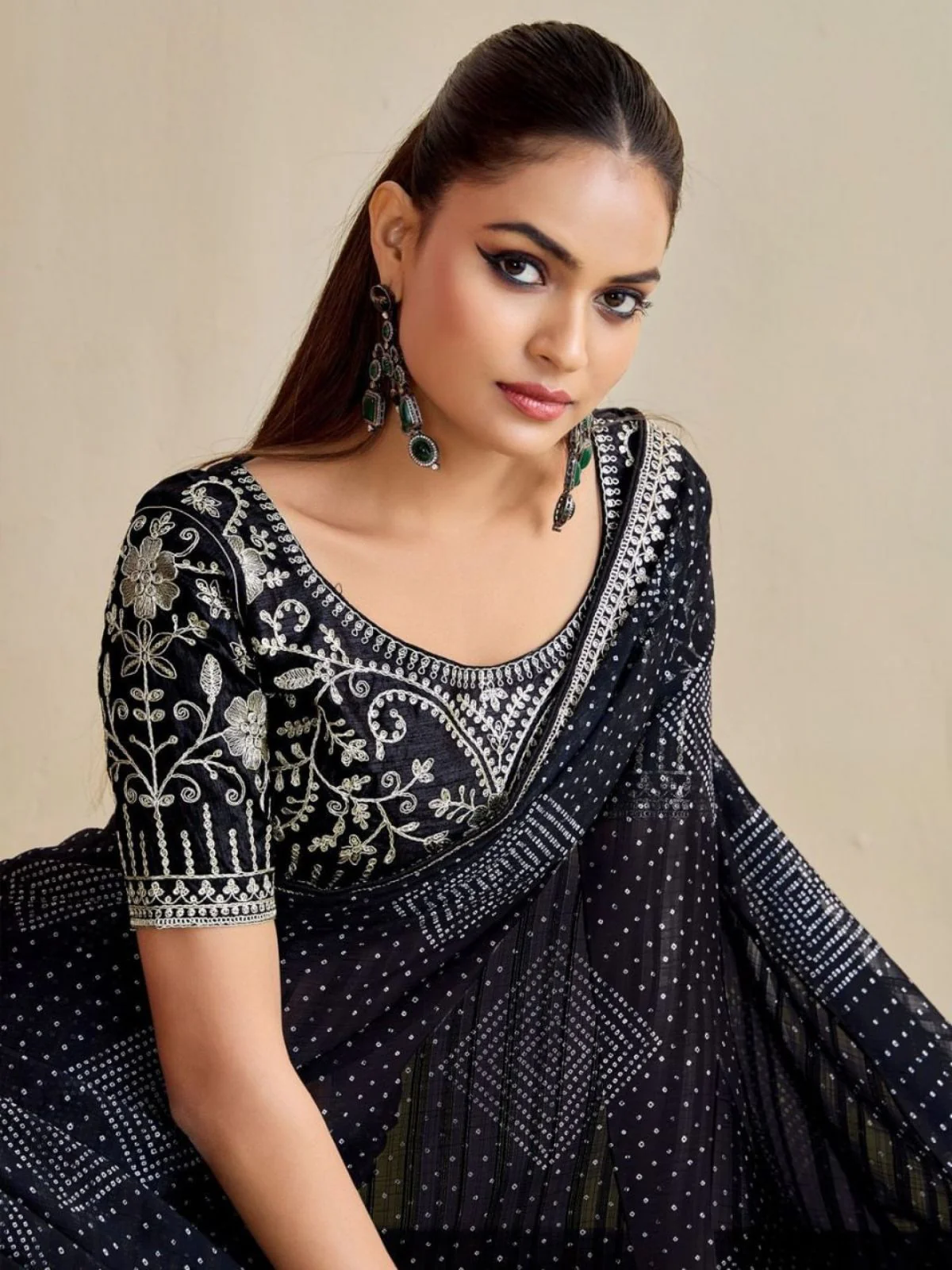 Odette Black Chiffon Embellished Saree For Women - Image 3
