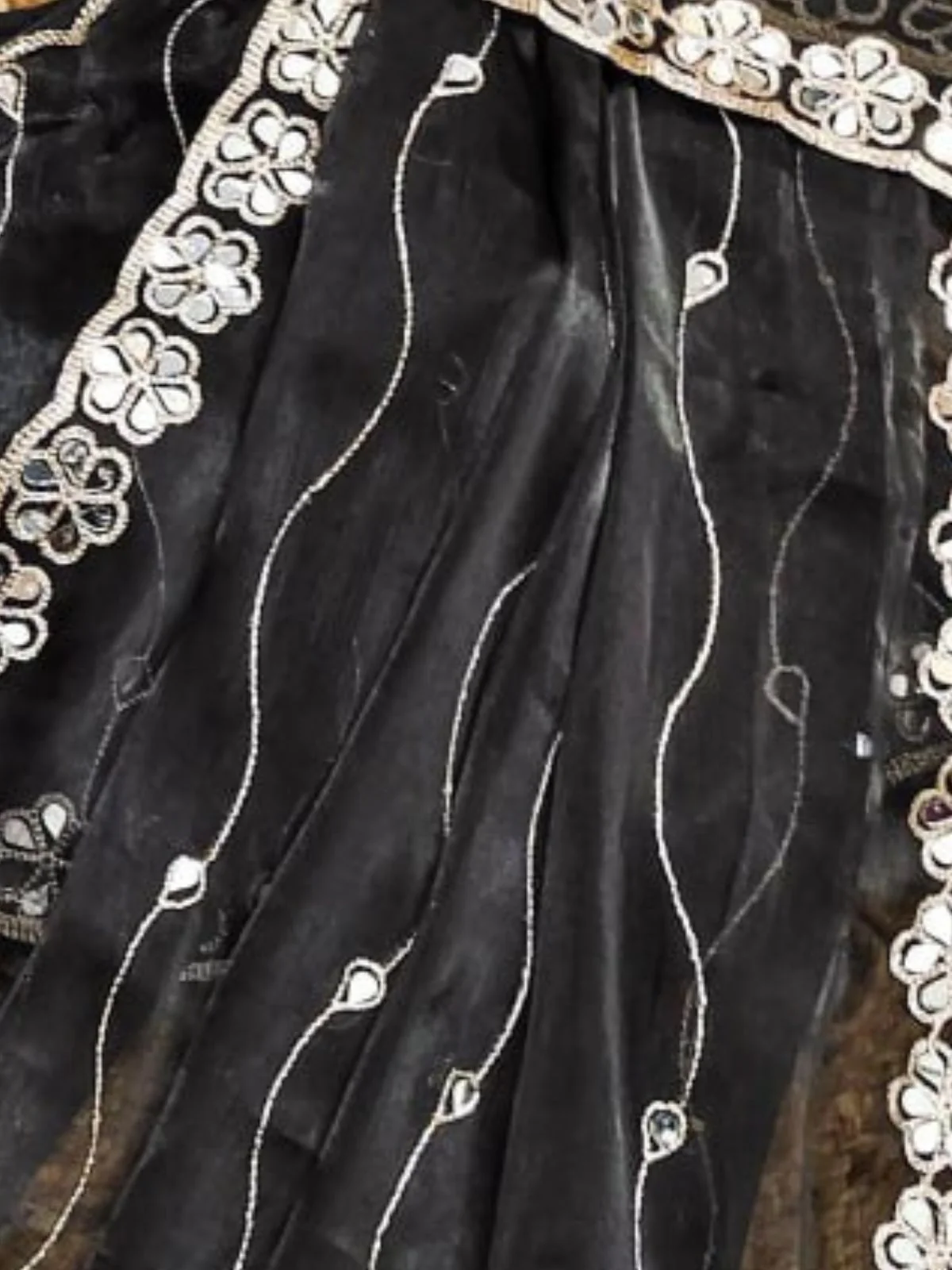 Odette Black Chiffon Embroidered Saree For Women - Image 3