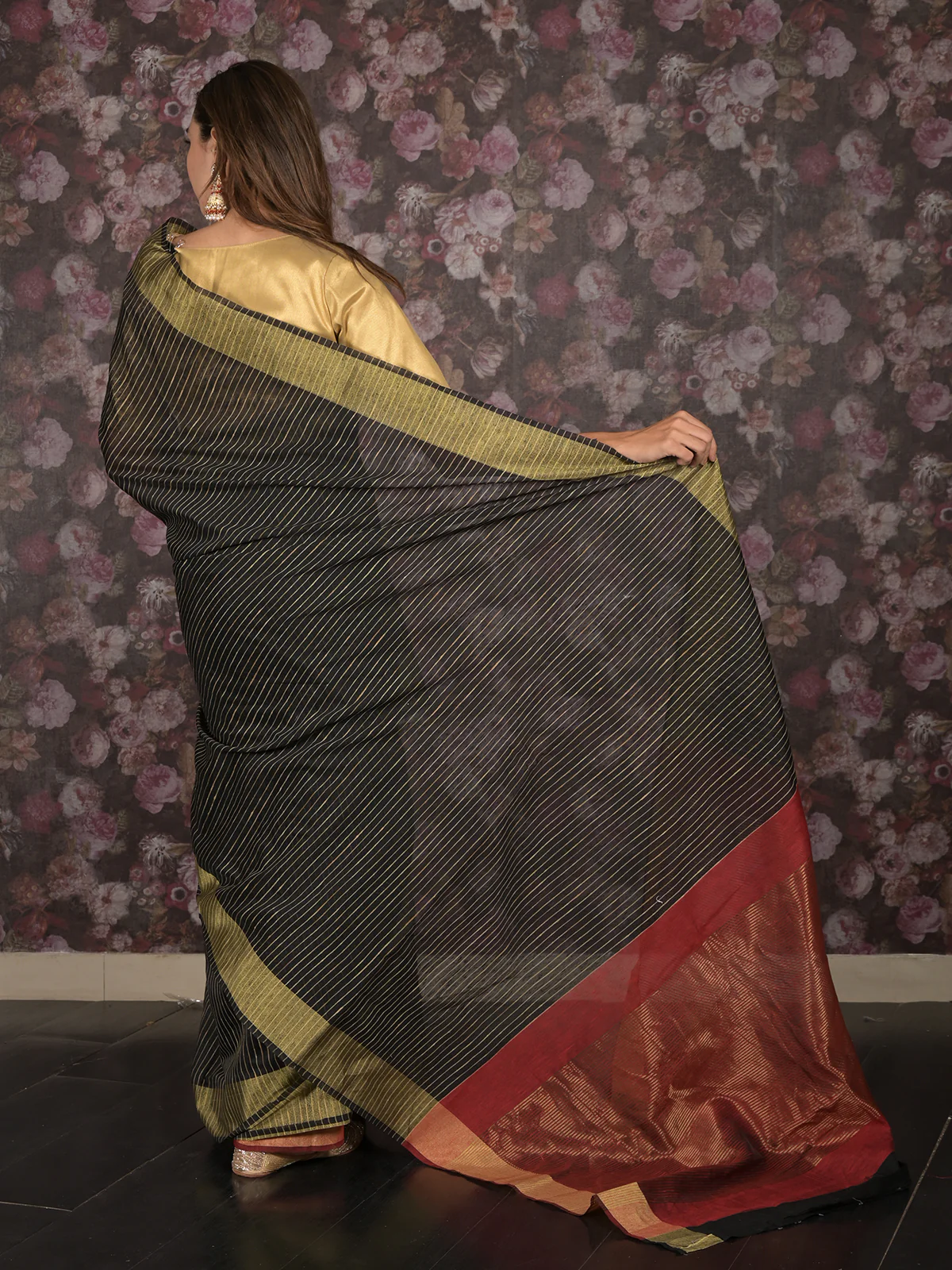 Odette Black Cotton Blend Woven Saree with Unstitched Blouse for Women - Image 3