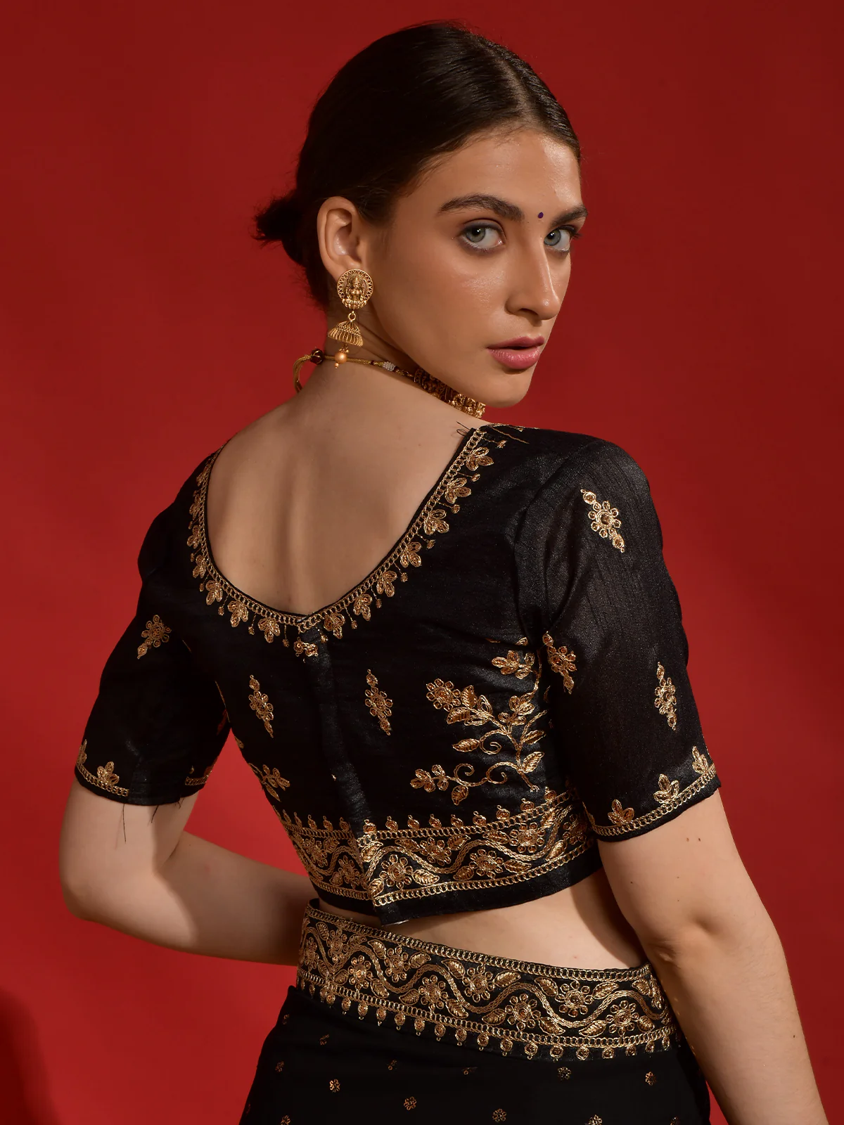 Odette Black Embroidered Georgette Saree With Unstitched Blouse For Women - Image 7