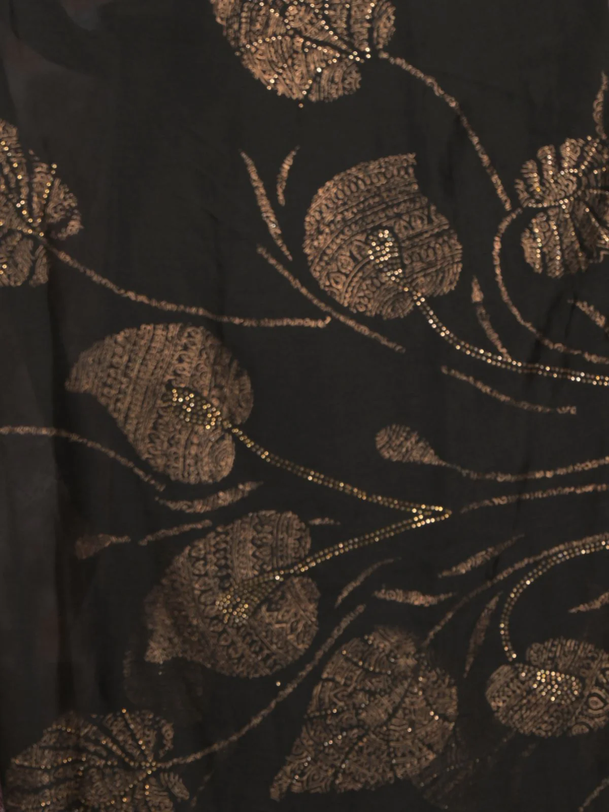 Odette Black Foil Print Chiffon Saree With Unstitched Blouse For Women - Image 5