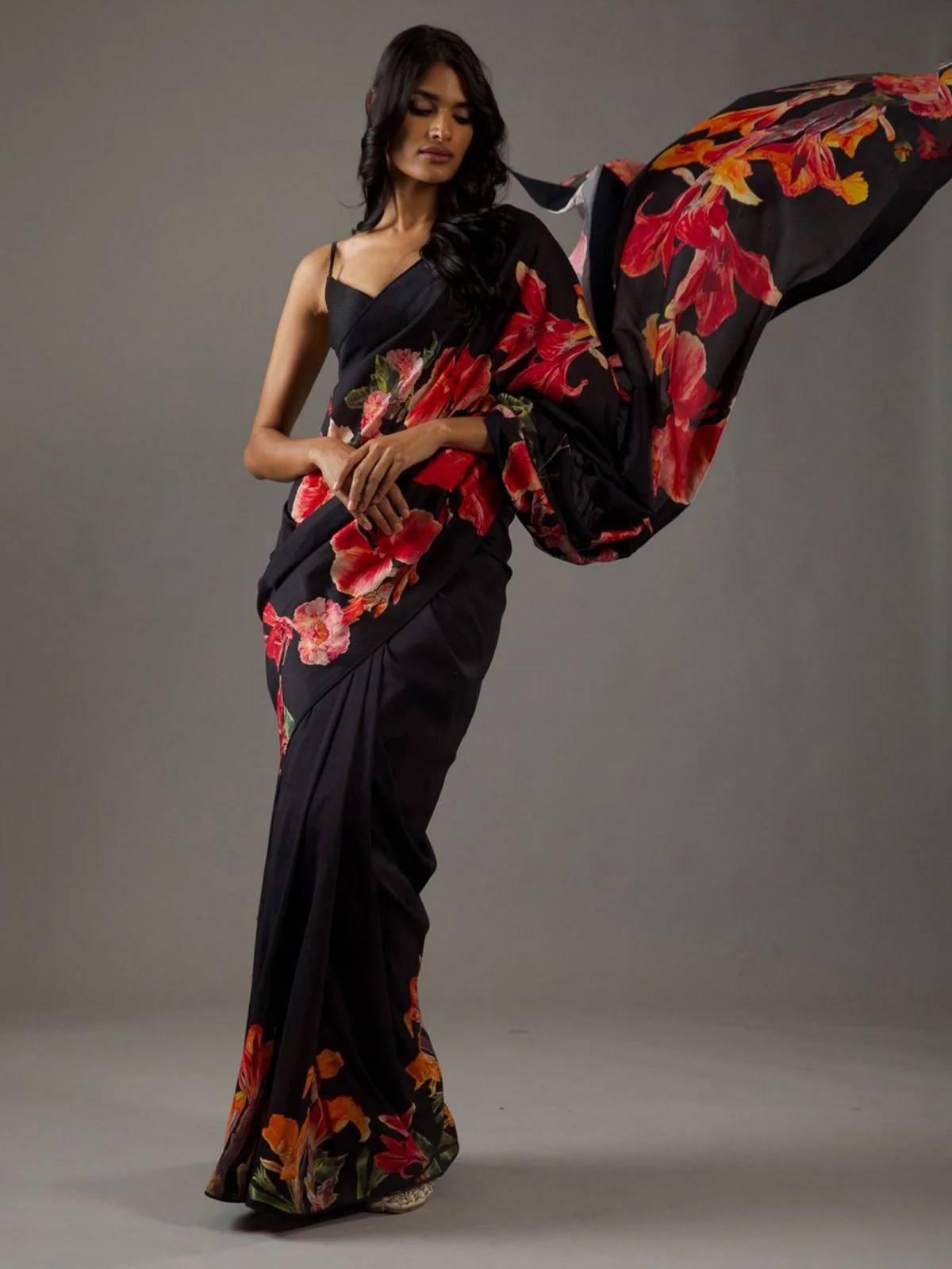 Odette Black Georgette Floral Printed Saree With Unstitched Blouse For Women - Image 3