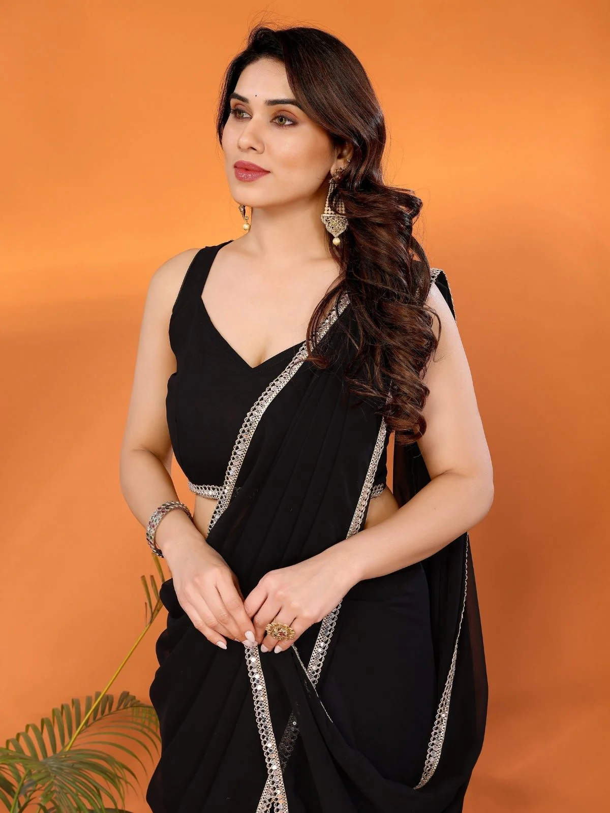 Odette Black Georgette Plain Saree With Unstitched Blouse For Women - Image 5