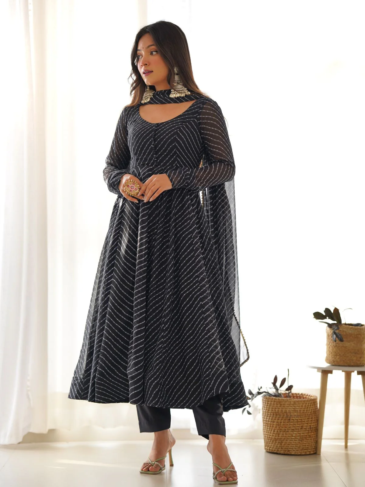 Odette Black Georgette Printed Kurta Set For Women - Image 2