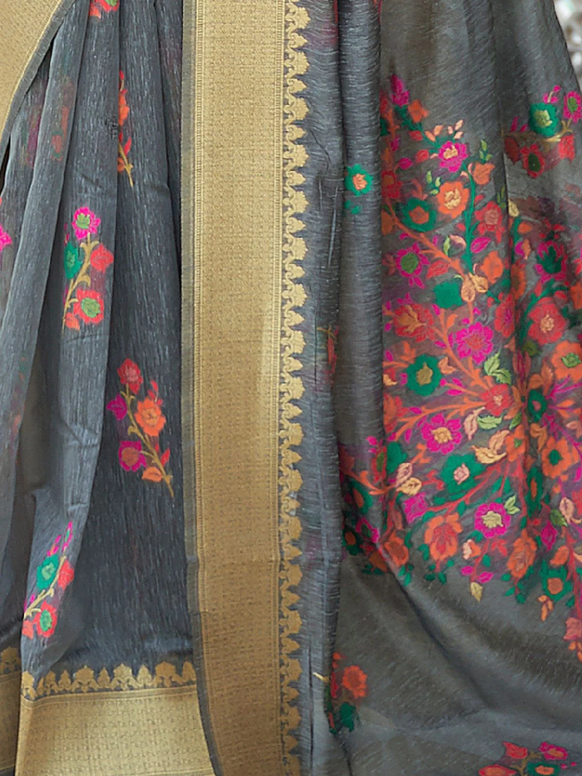 Odette Black Woven Linen Saree With Unstitched Blouse For Women - Image 3