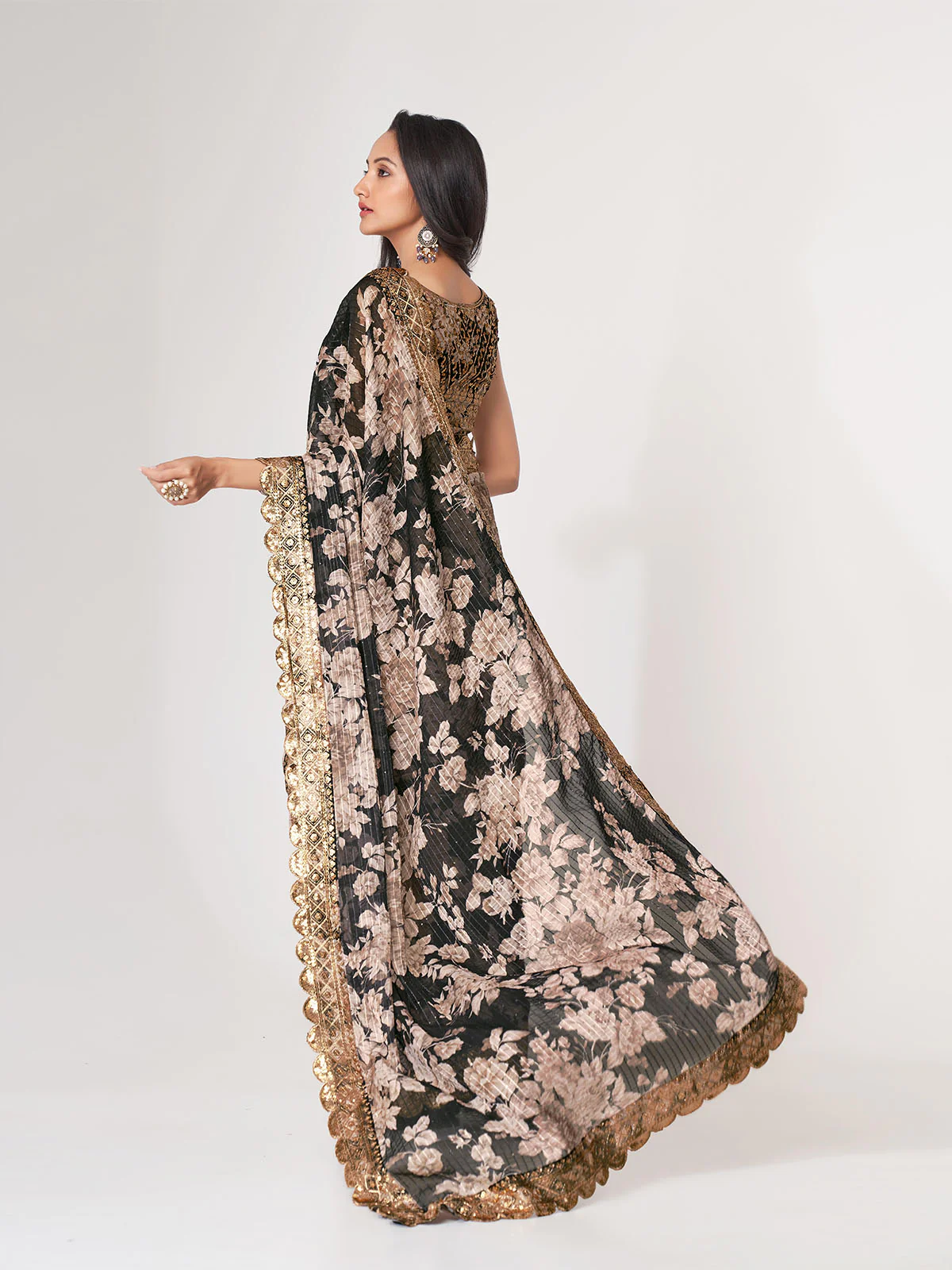 Odette Black Printed Organza Saree With Unstitched Blouse For Women - Image 4