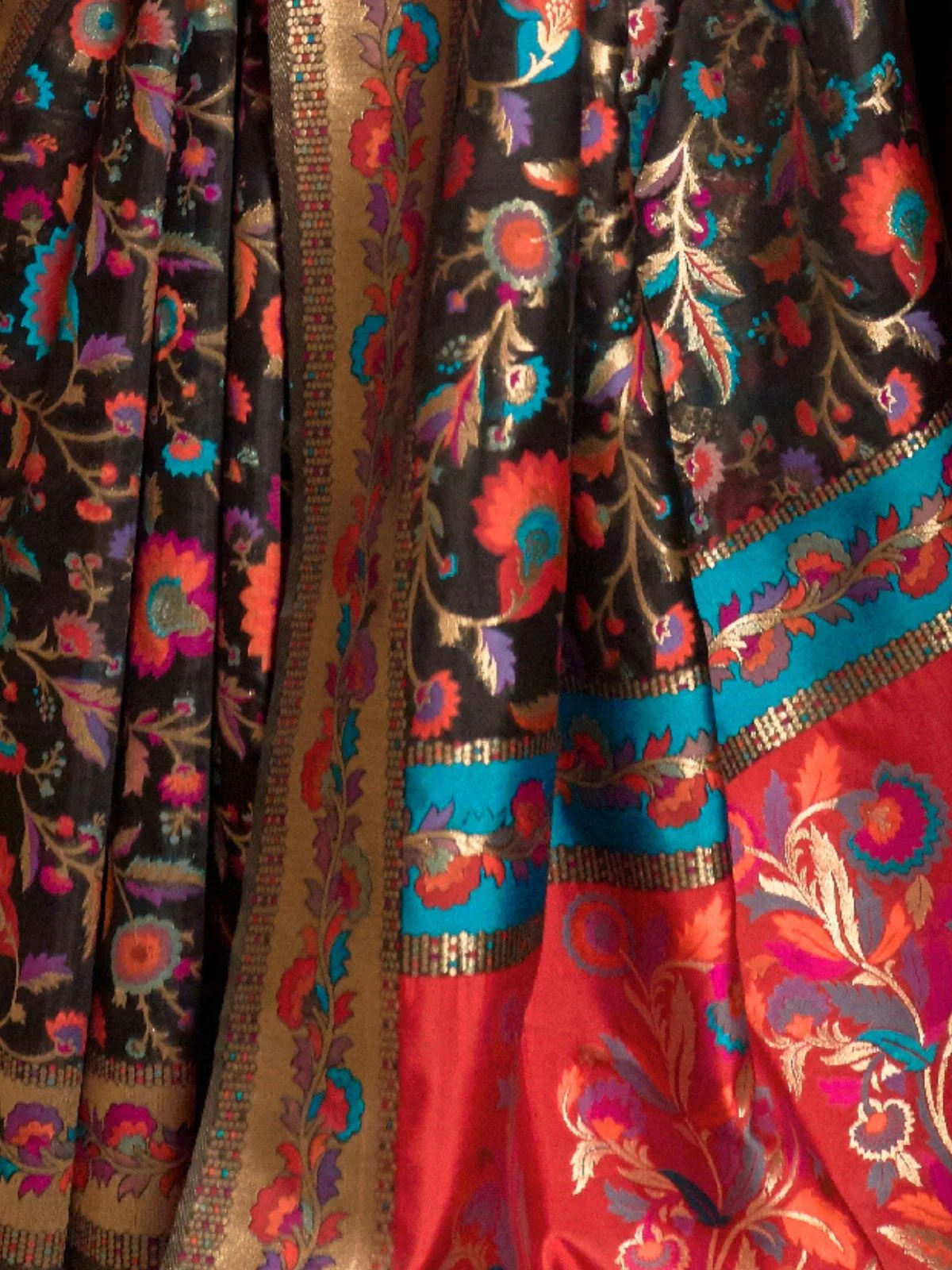 Odette Black Printed Silk Blend Saree With Unstitched Blouse For Women - Image 3